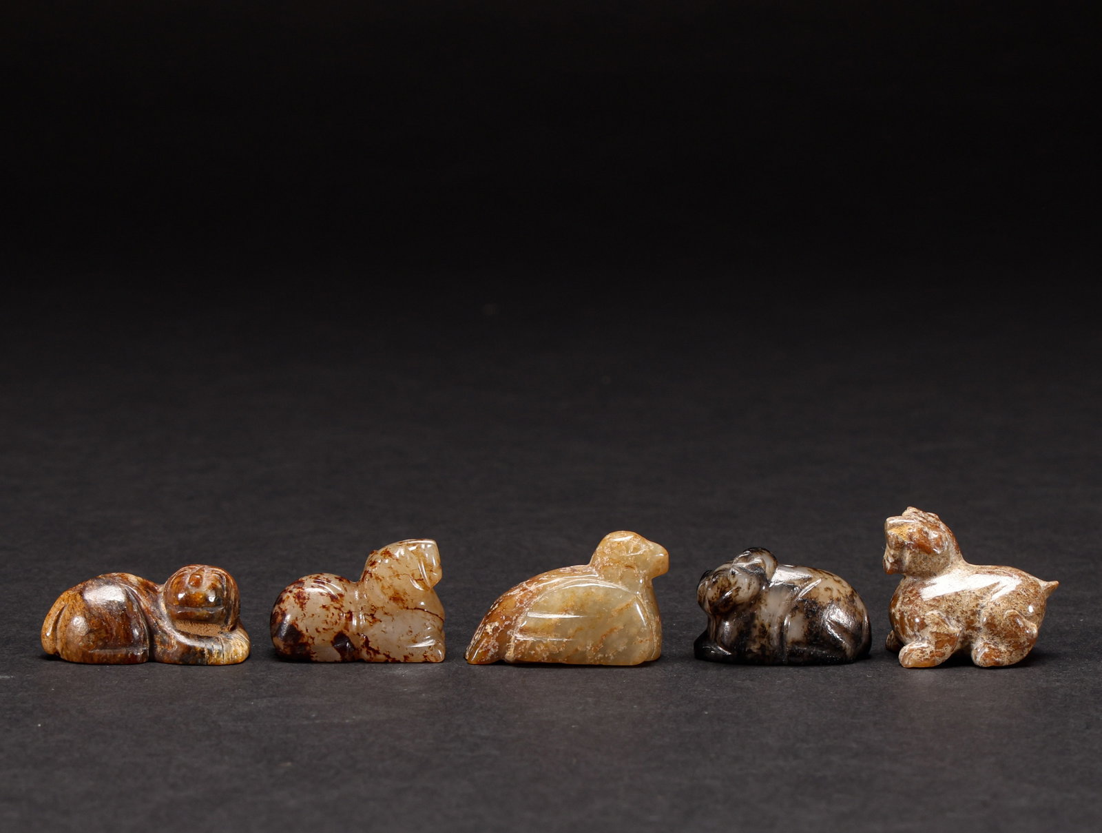 A group of Hotan Yurui beasts before the Ming Dynasty: Height: 2cm, Width: 3cm, Weight: 48g