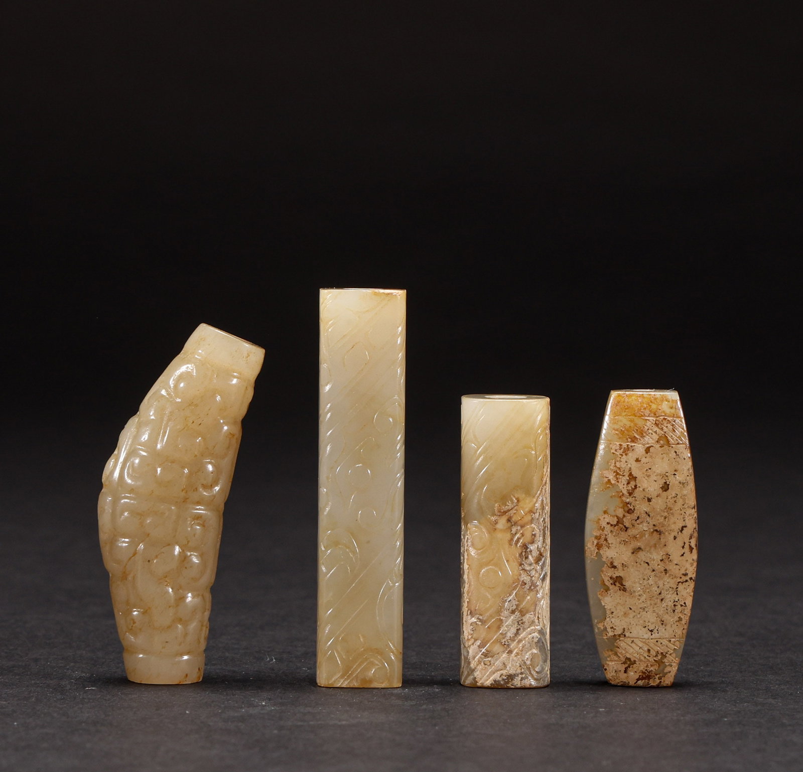 A group of Hotan Jade Lezi before the Ming Dynasty: Height: 4cm, Width: 1.3cm,Height: 5.3cm, Width: 1.3cm, Weight: 53g