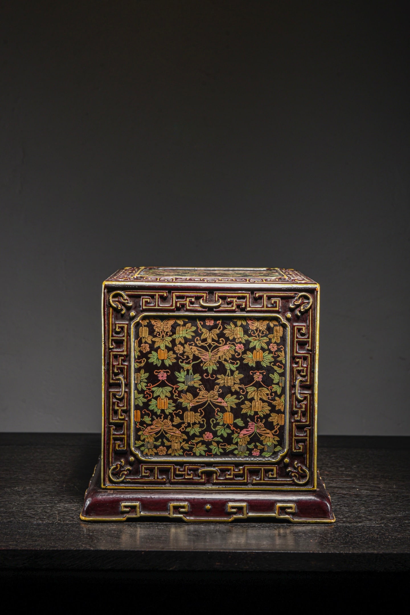 Qing Dynasty lacquerware seal box: Length: 19cm, Width: 14cm, Height: 18cm,