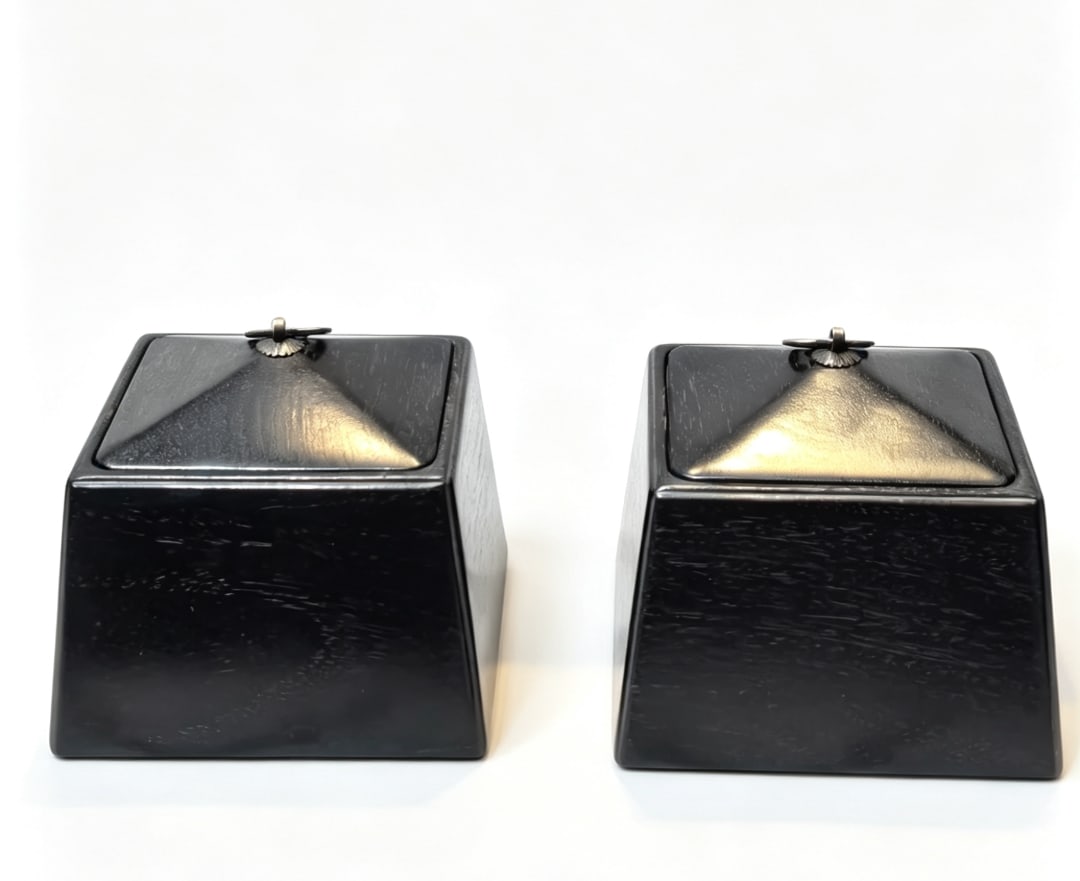 A pair of Qing Dynasty rosewood storage boxes: Height: 11.5cm, Width: 13cm,