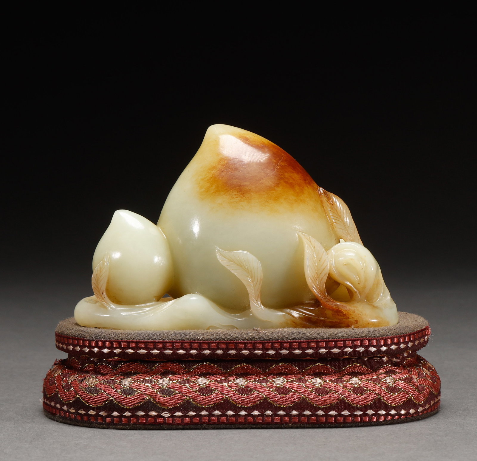 Hotan Jade Longevity Peach in Qing Dynasty: Height: 7.5cm, Width: 11cm, Weight: 466g
