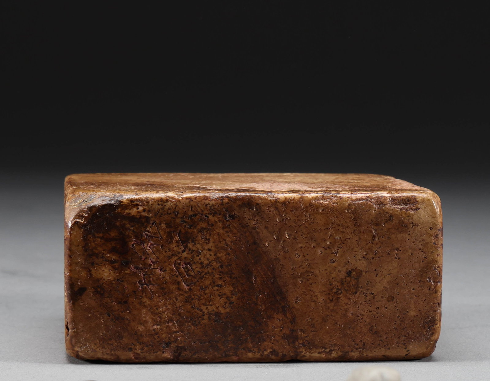 Qing Dynasty Shoushan Stone Seal: Height: 4cm, width: 9cm, weight: 646g