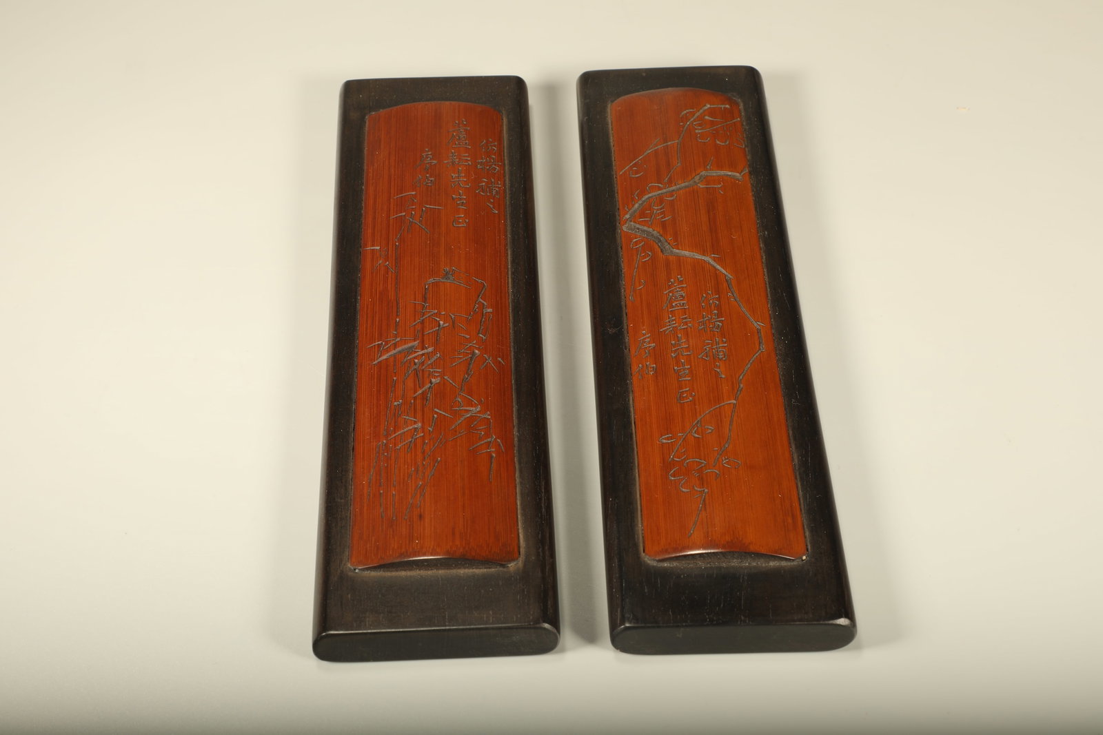 Qing Dynasty Purple Sandalwood, Bamboo, Carving Plum Blossoms, Bamboo Poetry and Prose, Paperweight,: Length: 25.5cm, Width: 7.2cm,