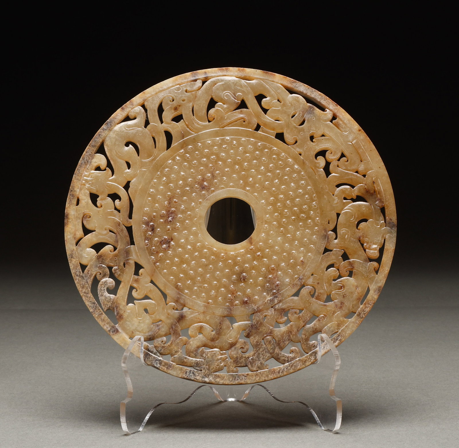 He Tian Yubi before the Ming Dynasty: Diameter: 19cm, thickness: 0.5cm, weight: 305g
