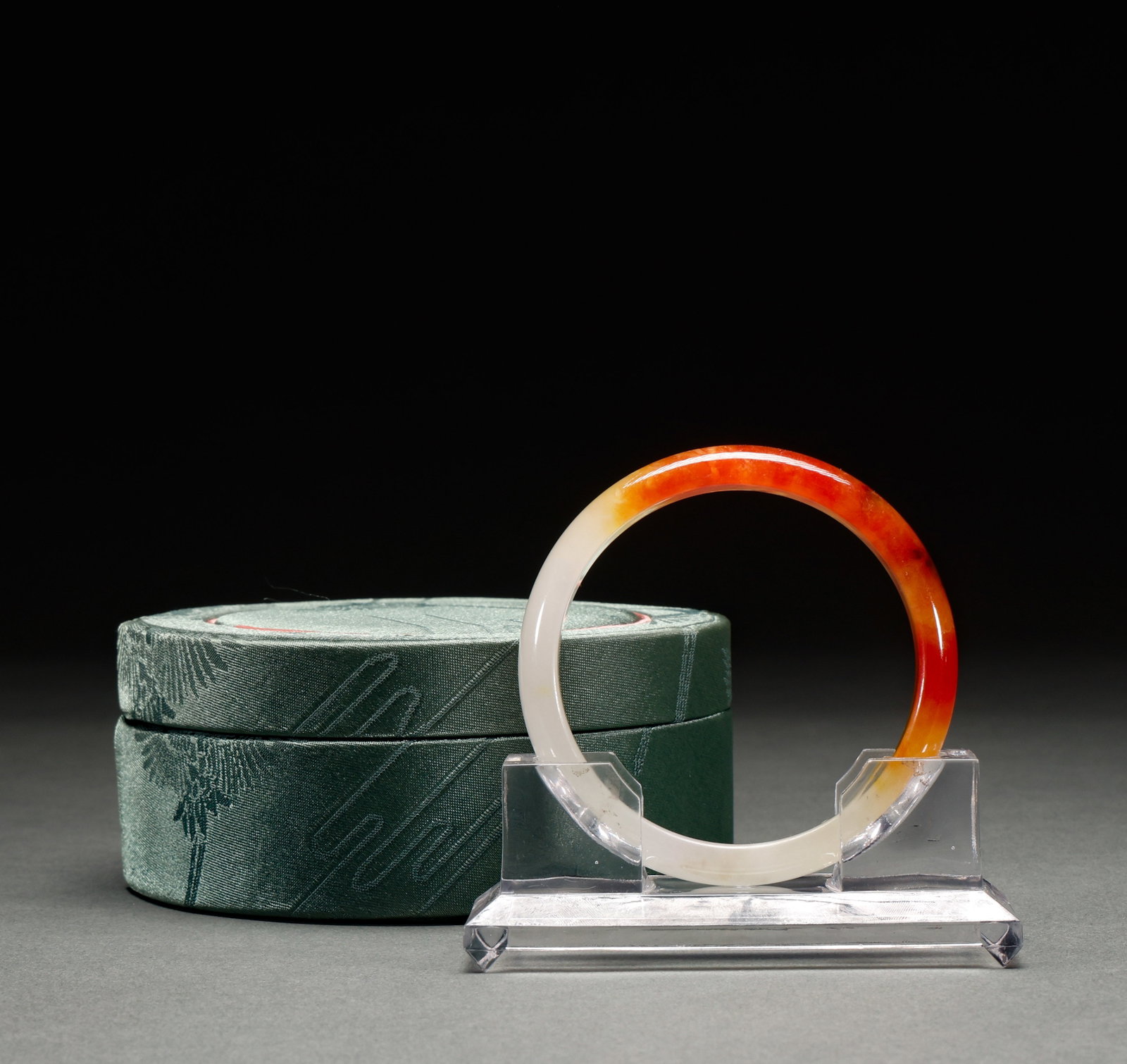 Qing Dynasty Jade Bracelet: Inner diameter: 6.1cm, weight: 56g