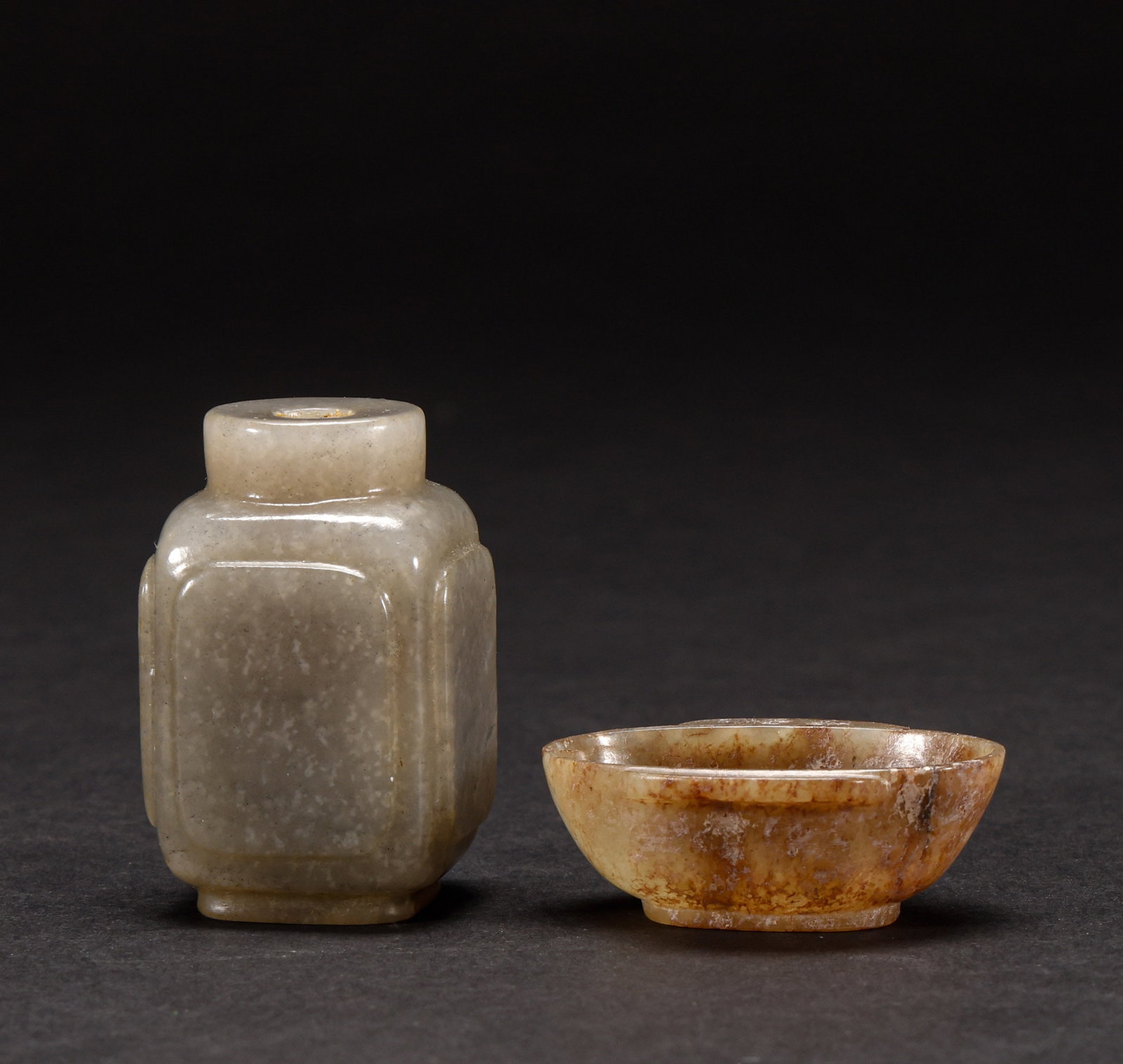 Qing Dynasty Hotan Jade snuff bottle, a group of water cups: Height: 4.7cm, Width: 3cm,Height: 1.5cm, Width: 4.2cm, Weight: 81g