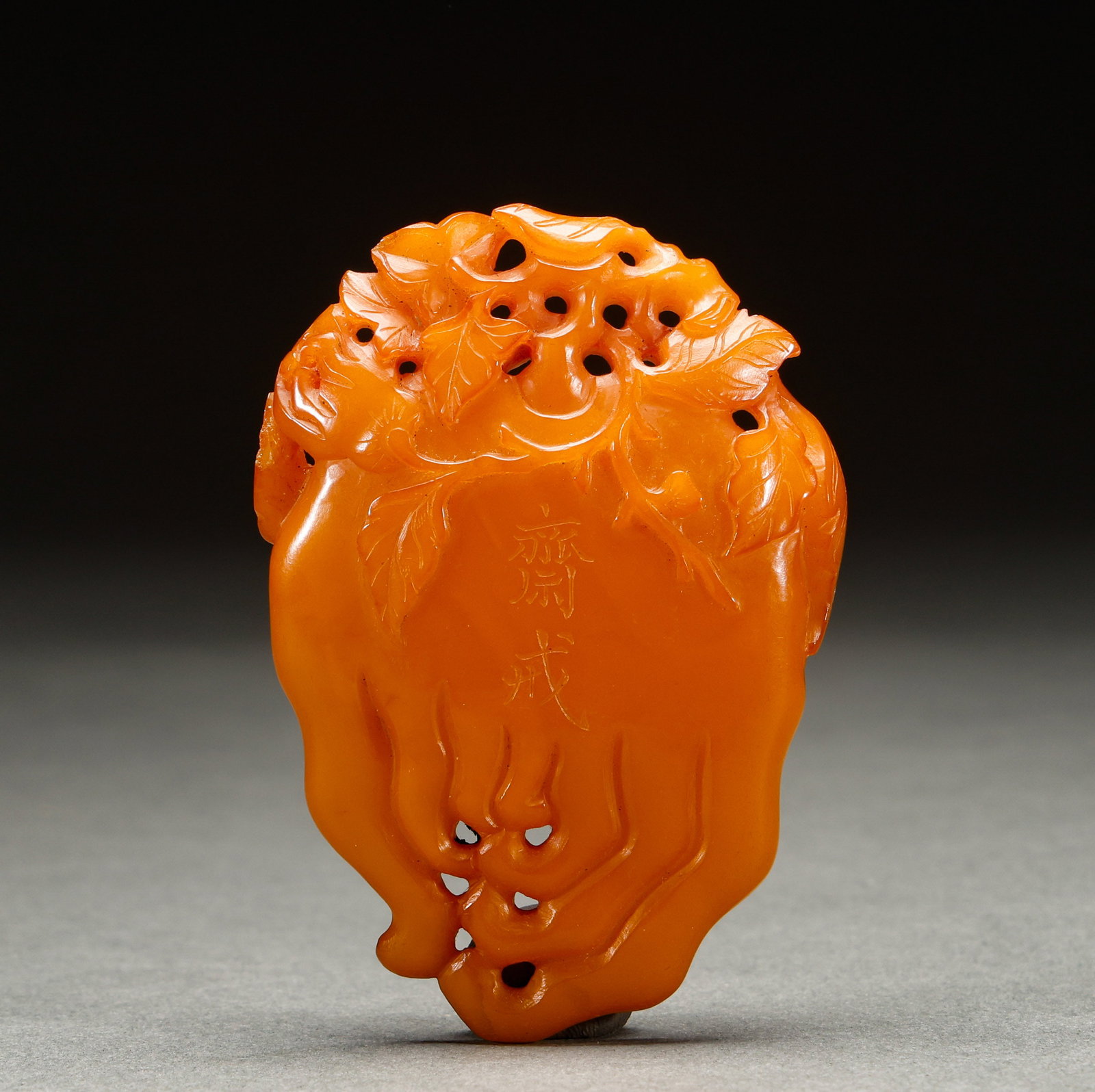 Qing Dynasty beeswax Buddha hand pendant (1 of 7)