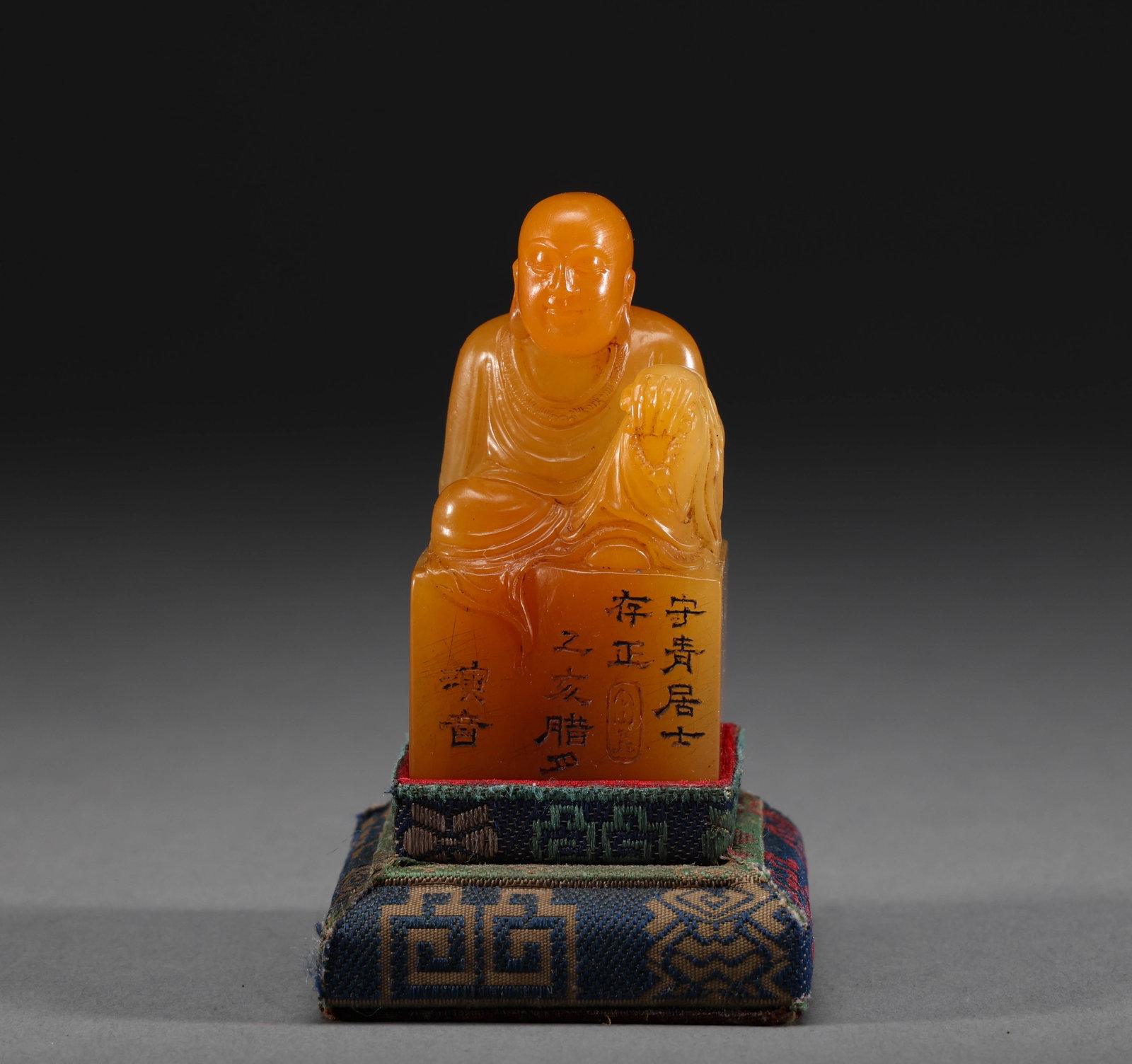 Qing Dynasty Tian Huangshi Luohan Seal: Height: 6.5cm, width: 3.5cm, weight :104g