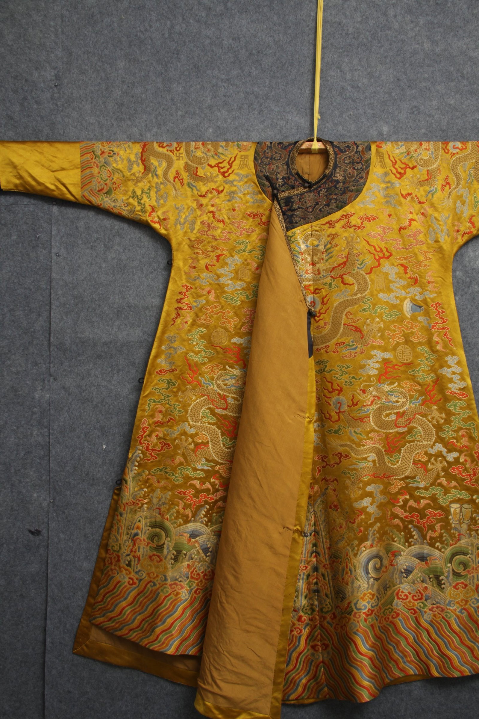 Qing Dynasty silk dragon robe (1 of 7)