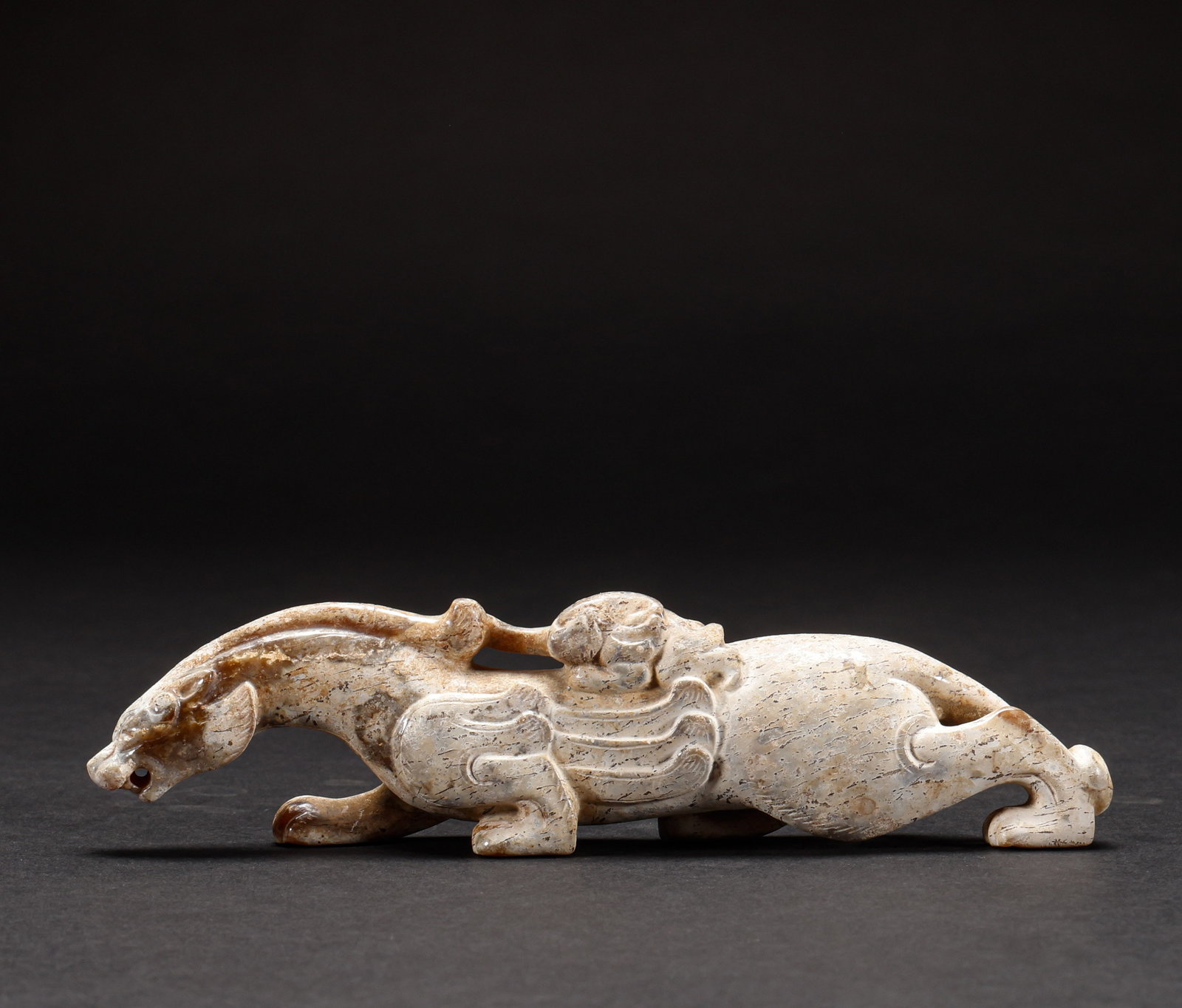 Hotan Yurui Beast before the Ming Dynasty: Height: 4cm, Width: 14.5cm, Weight: 123g
