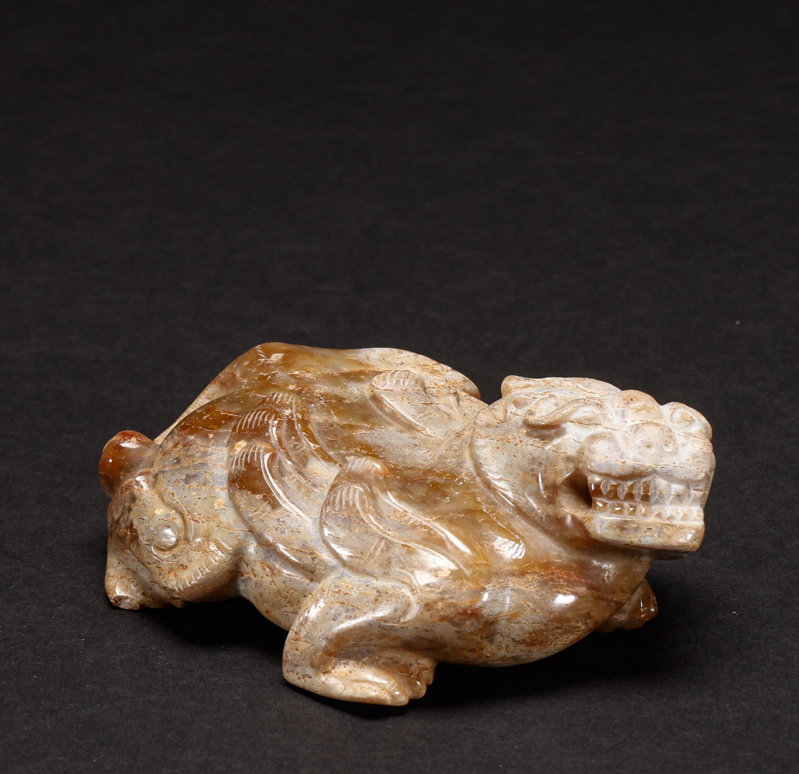 Hotan Yurui Beast before the Ming Dynasty: Height: 3.5cm, Width: 9cm, Weight: 217g