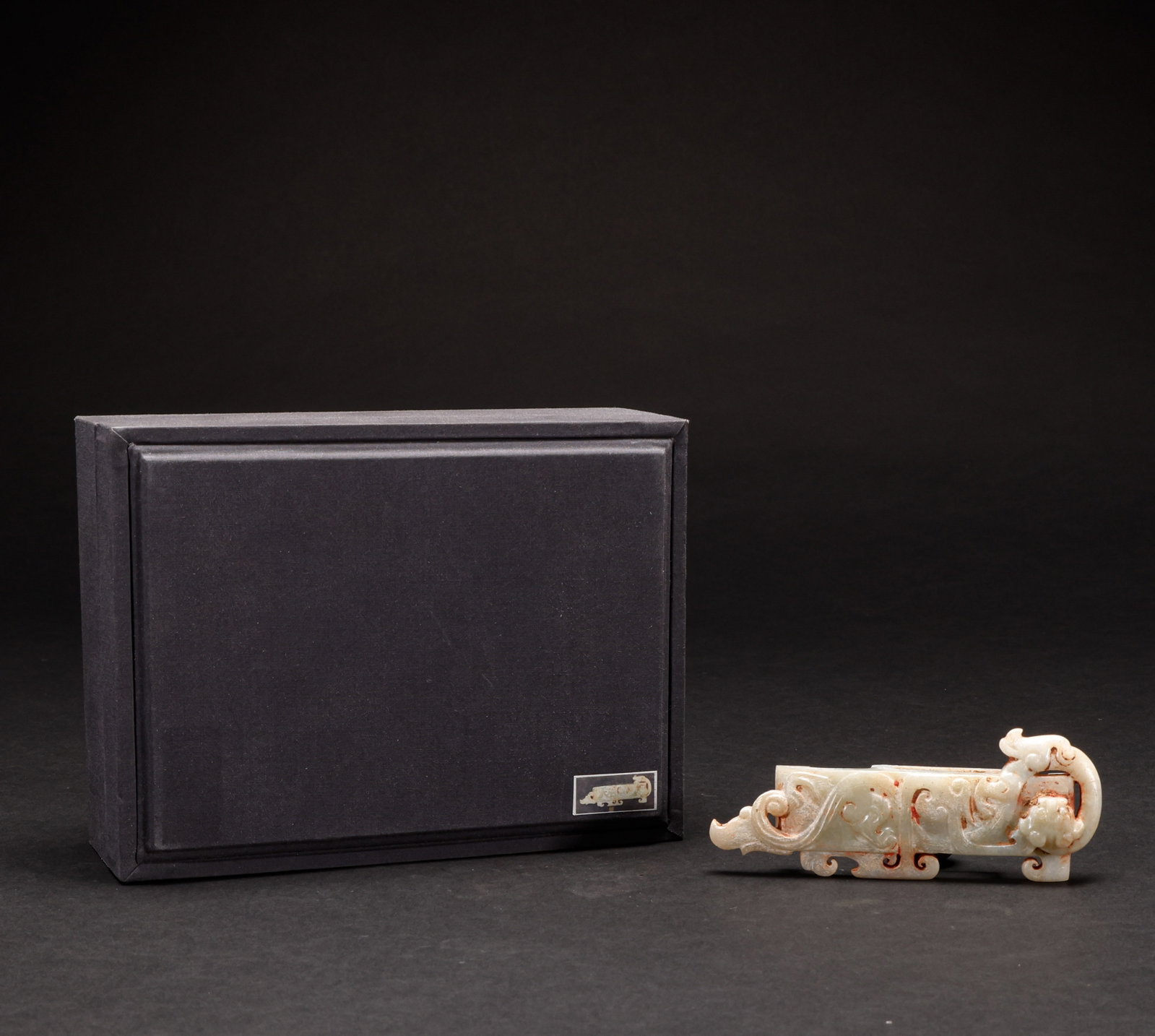 Hetian Jade Belt Buckle before the Ming Dynasty: Height: 4cm, Width: 10.5cm, Weight: 65g