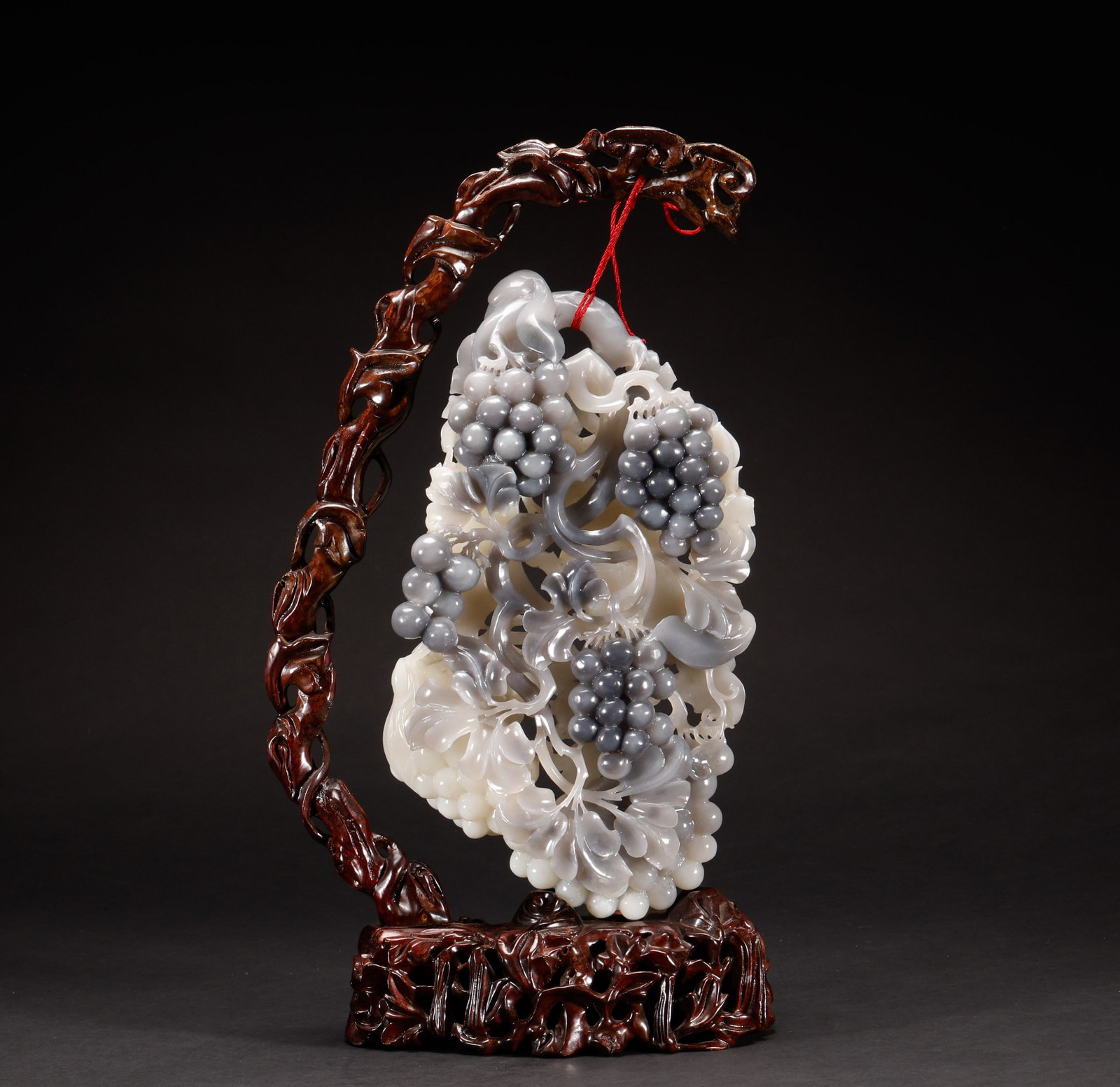 Hotan Jade Grape in Qing Dynasty (1 of 8)