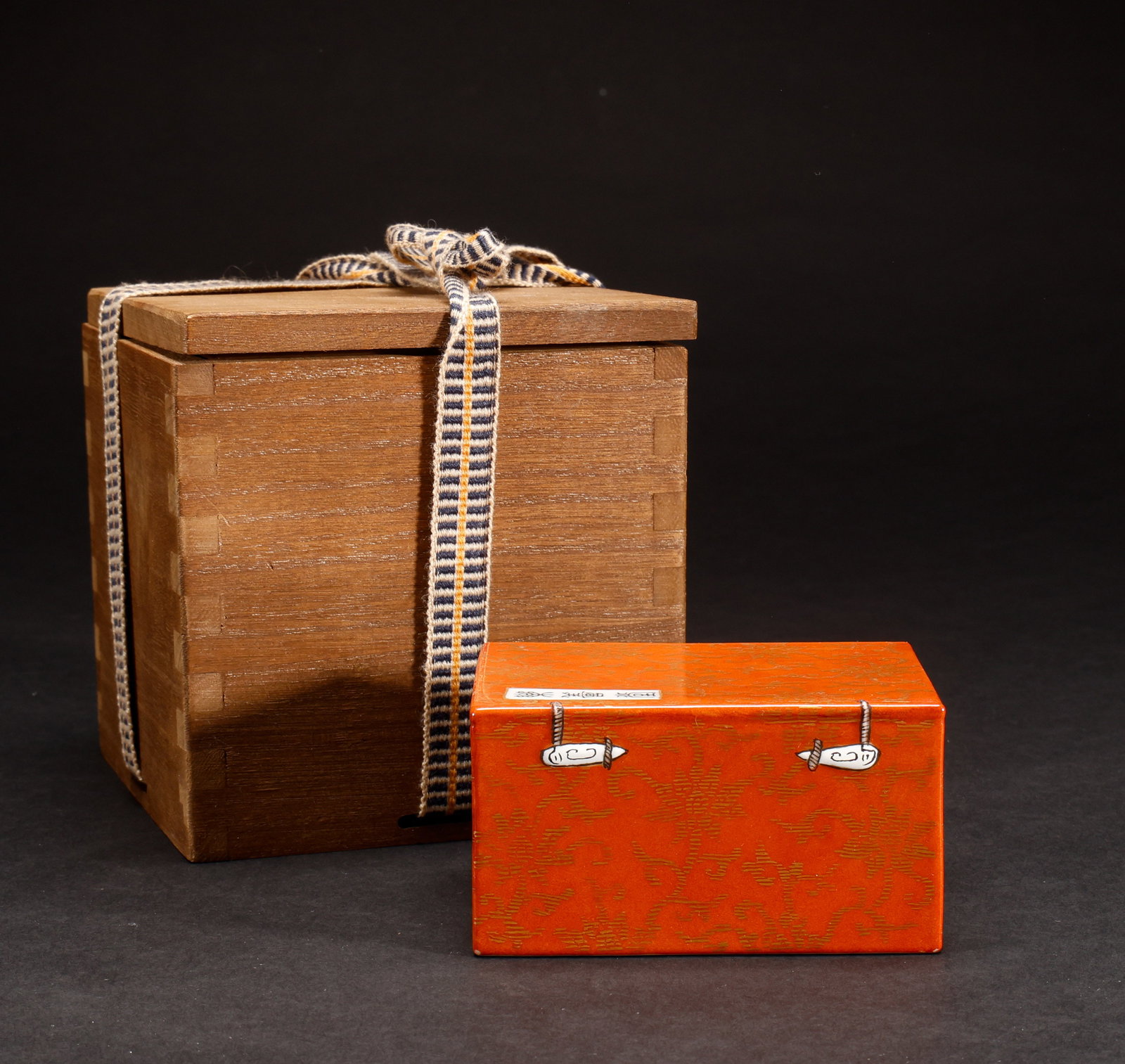 Biomimetic porcelain books from the Qing Dynasty: Height: 6.5cm, Width: 9cm, Weight: 307g