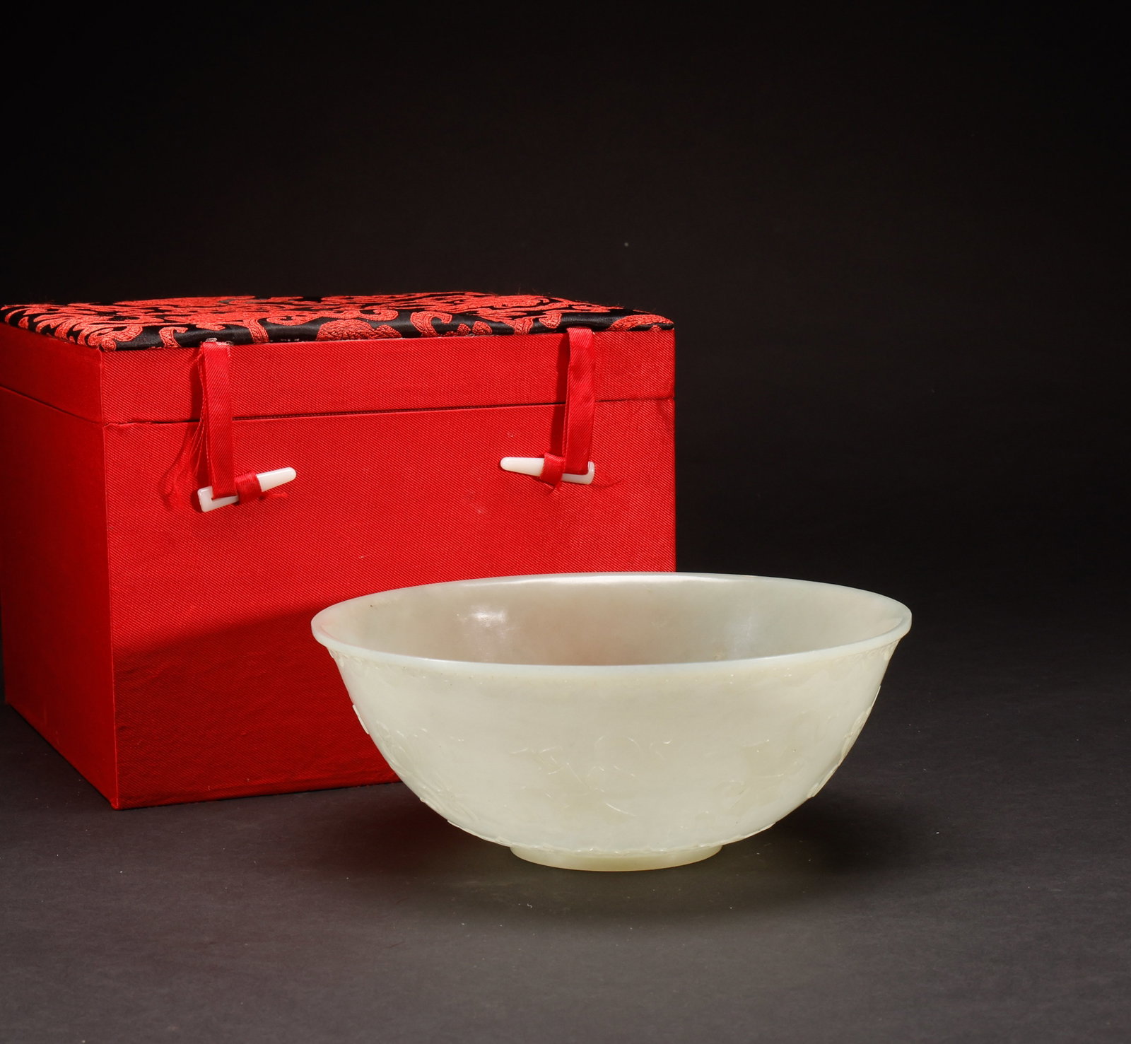 Hetian Jade Bowl in the Qing Dynasty (1 of 9)