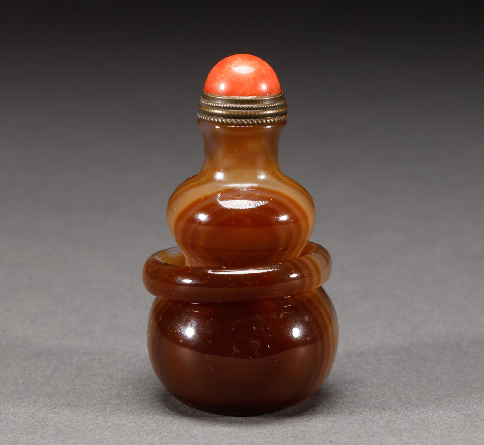 Qing Dynasty agate snuff bottle (1 of 6)