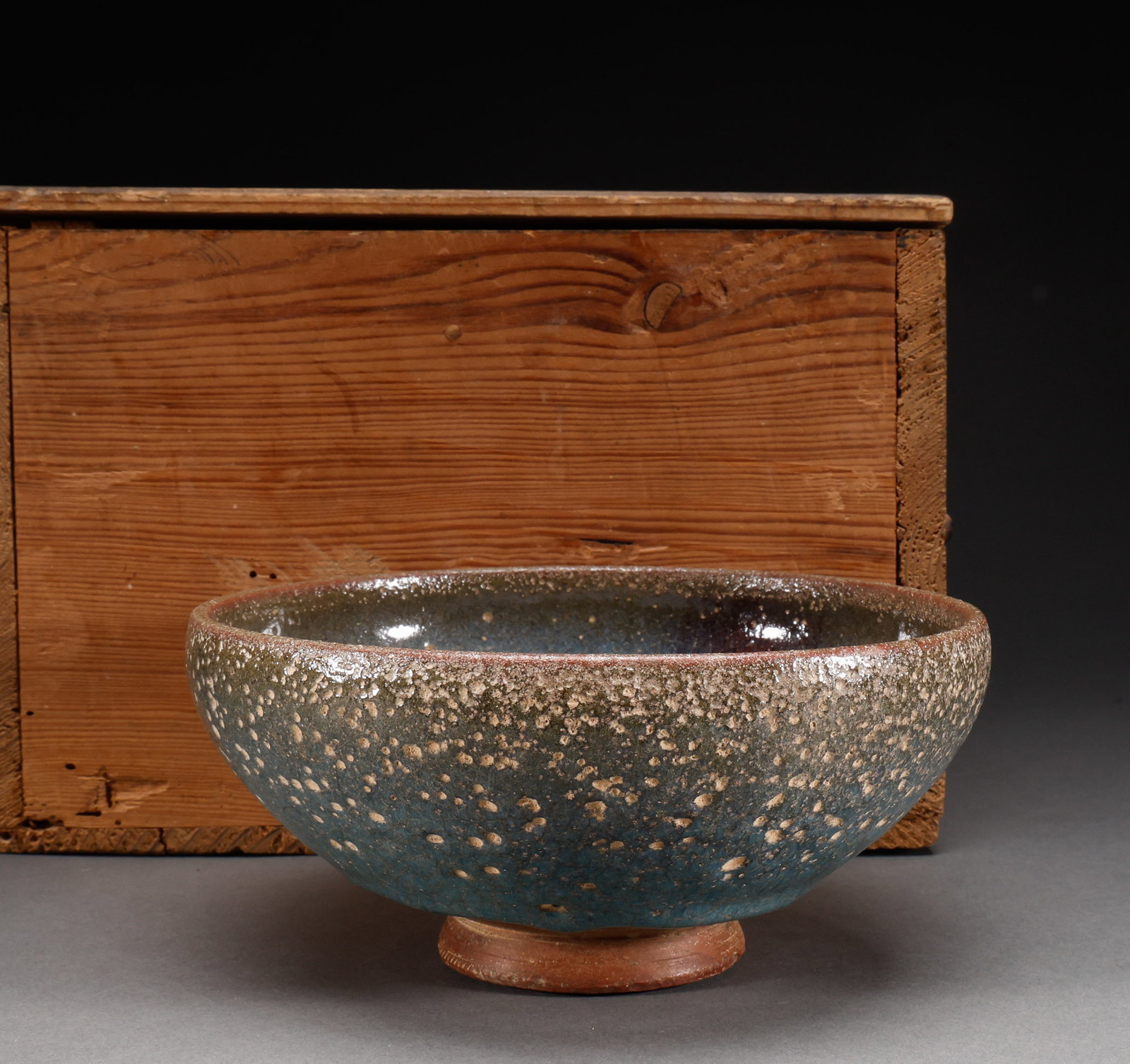 Jun kiln bowl before the Ming Dynasty: Height: 8cm, width: 18cm, weight: 663g