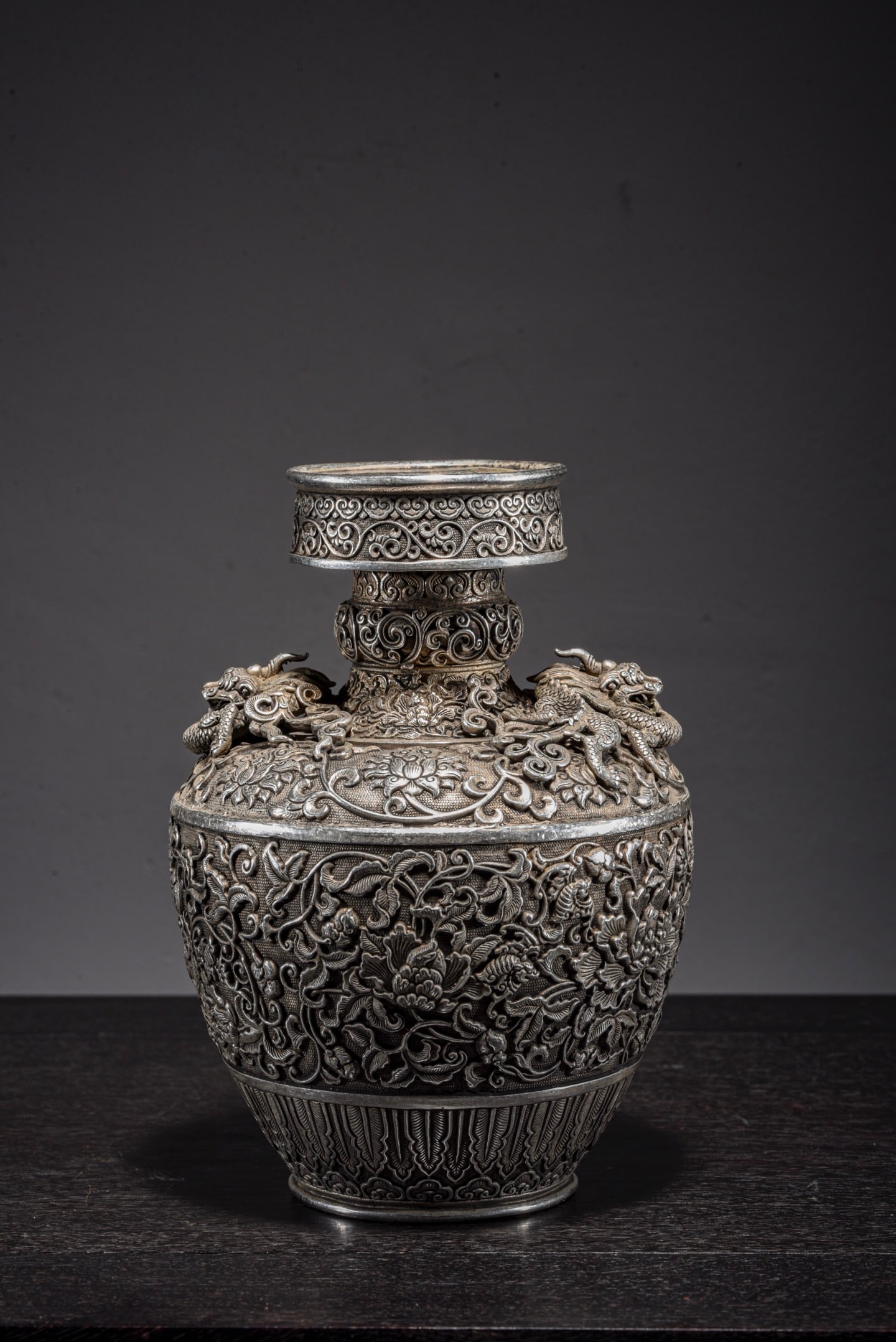Qing Dynasty tin silver vase: Height: 18cm, Width: 13cm,
