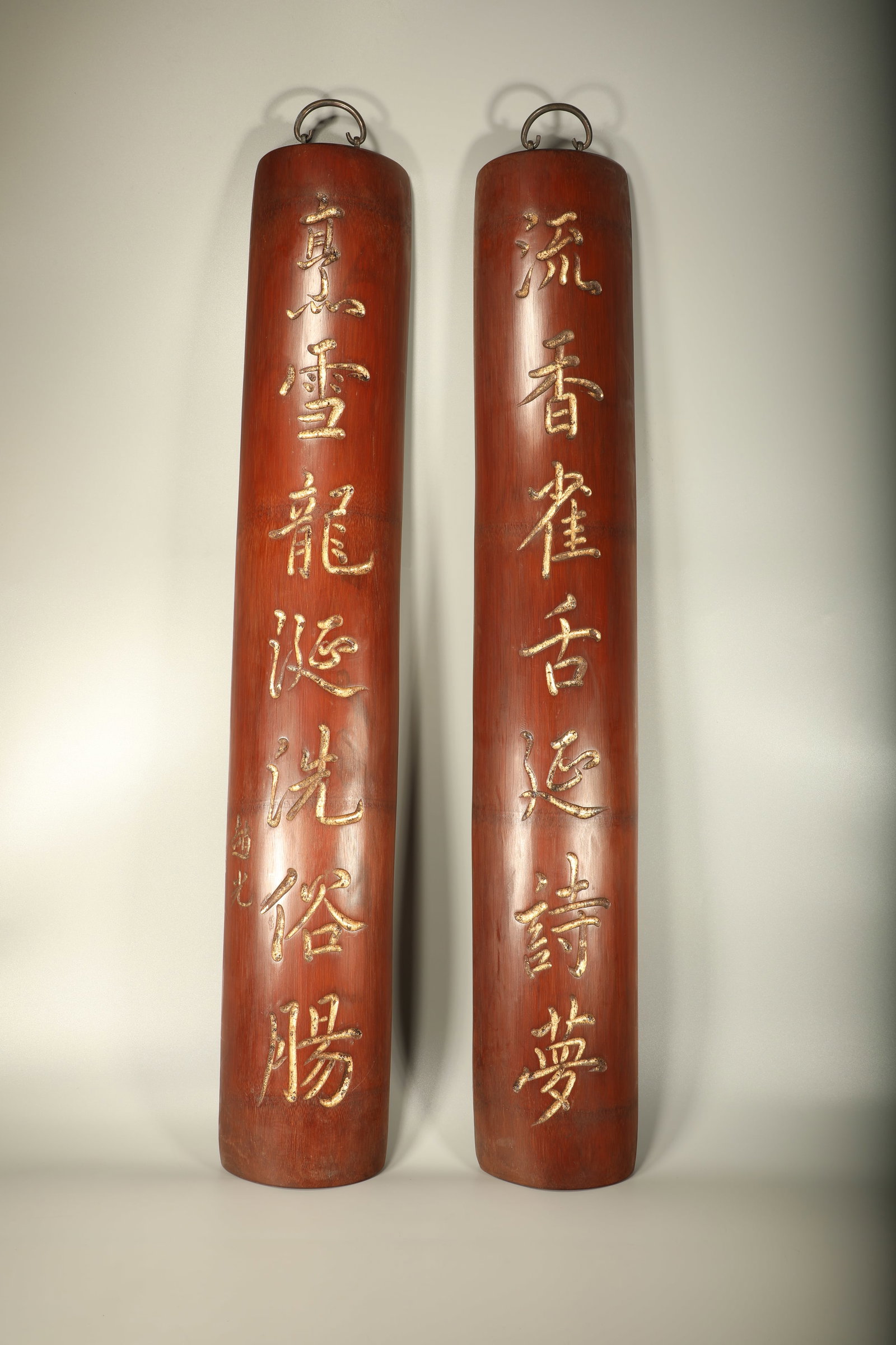A pair of bamboo carved poems and prose from the Qing Dynasty hanging flat: Height: 90cm, Width: 15cm,