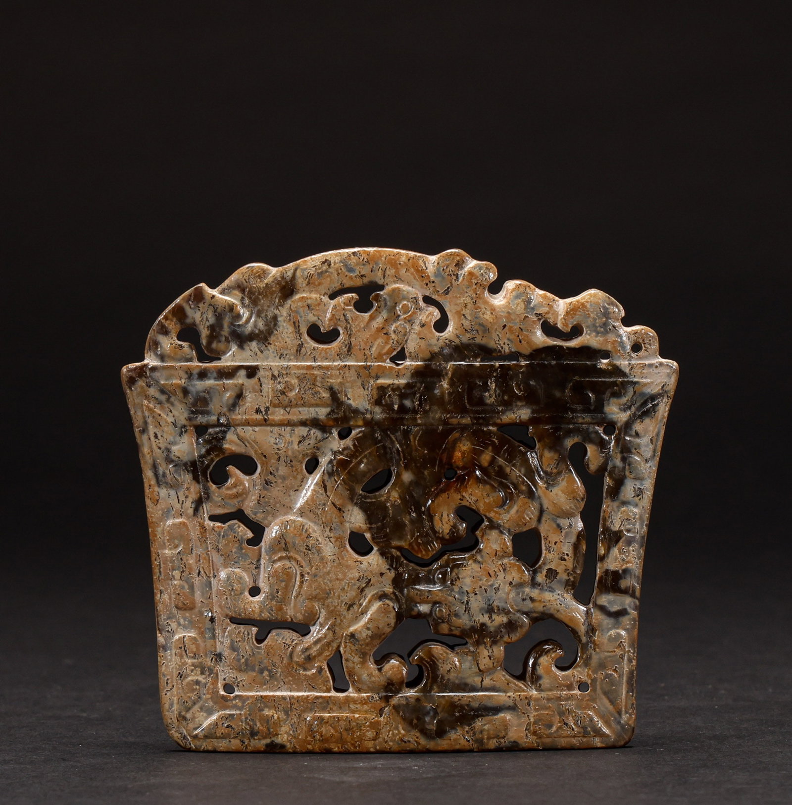 Hetian jade pendant before the Ming Dynasty: Height: 7.3cm, Width: 8cm, Weight: 104g