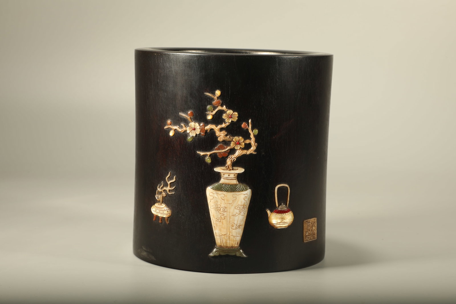 Qing Dynasty Purple Sandalwood Inlaid with Hundred Treasures and Bo Gu Pattern Pen Holder: Height: 15.5cm, Width: 15cm,