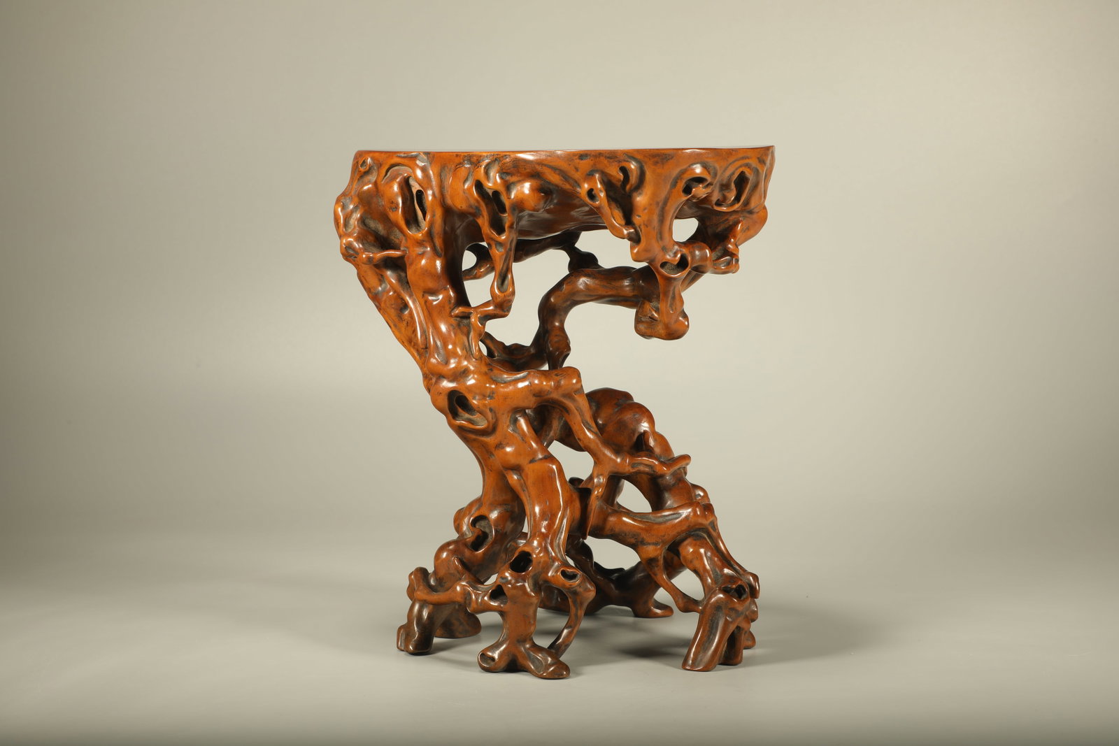 What are the root shapes of boxwood carvings in the Qing Dynasty: Height: 22cm, Width: 19cm,
