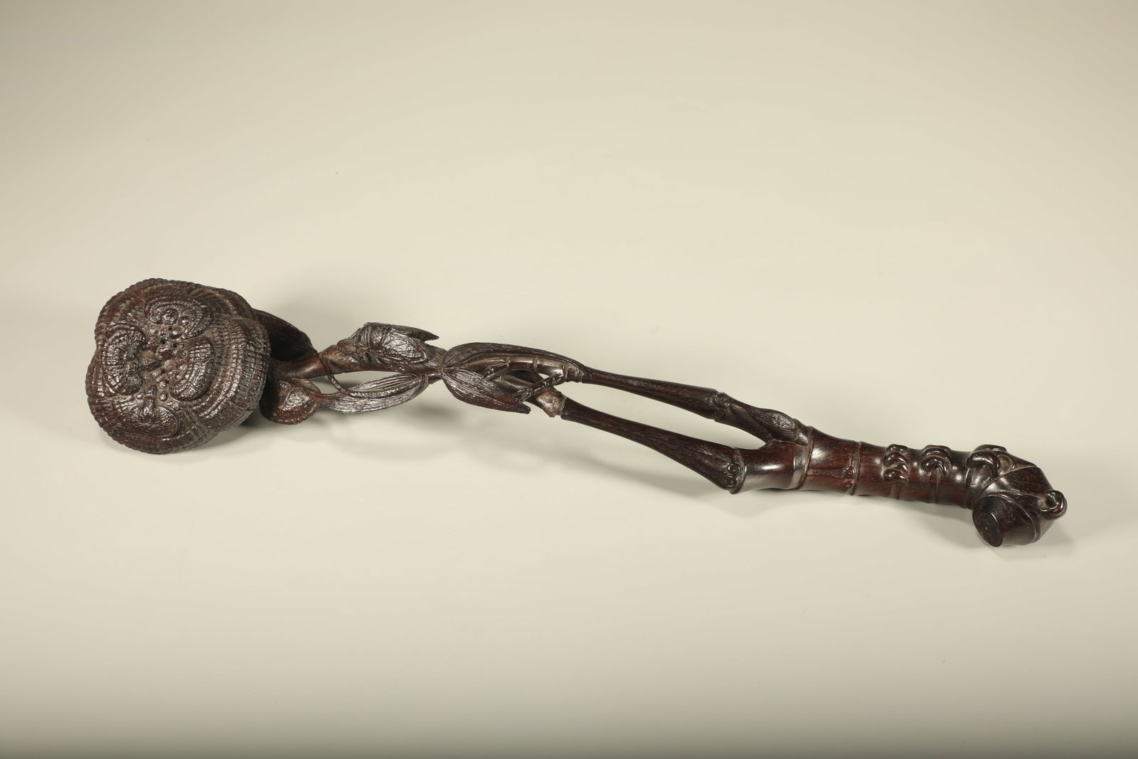 Qing Dynasty Purple Sandalwood Carving Lingzhi Ruyi: Length: 25cm, Width: 16.5cm,