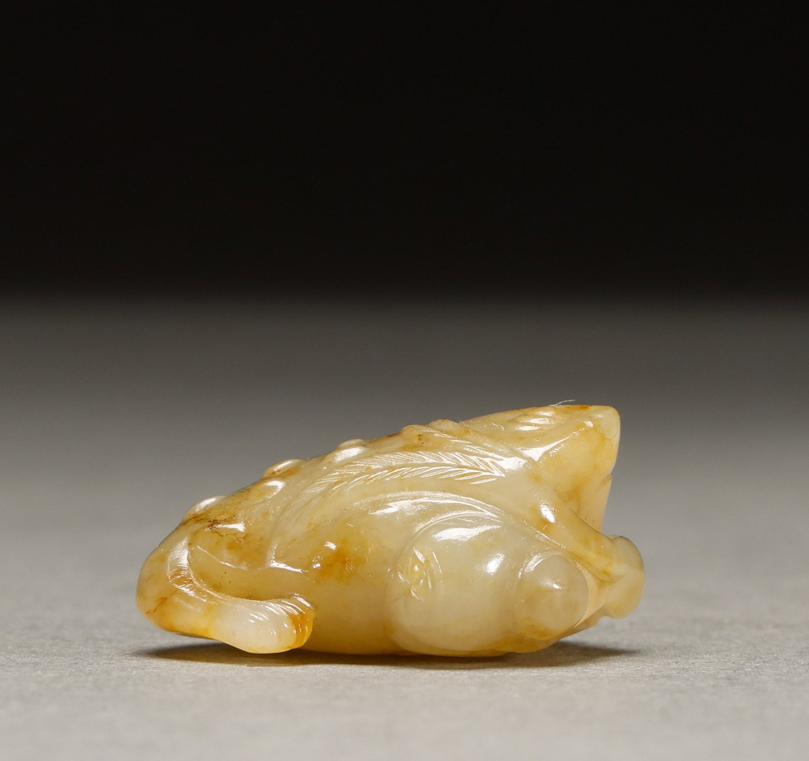 Qing Dynasty Hotan Jade Golden Toad: Height: 1.8cm, Width: 3.5cm, Weight: 22g