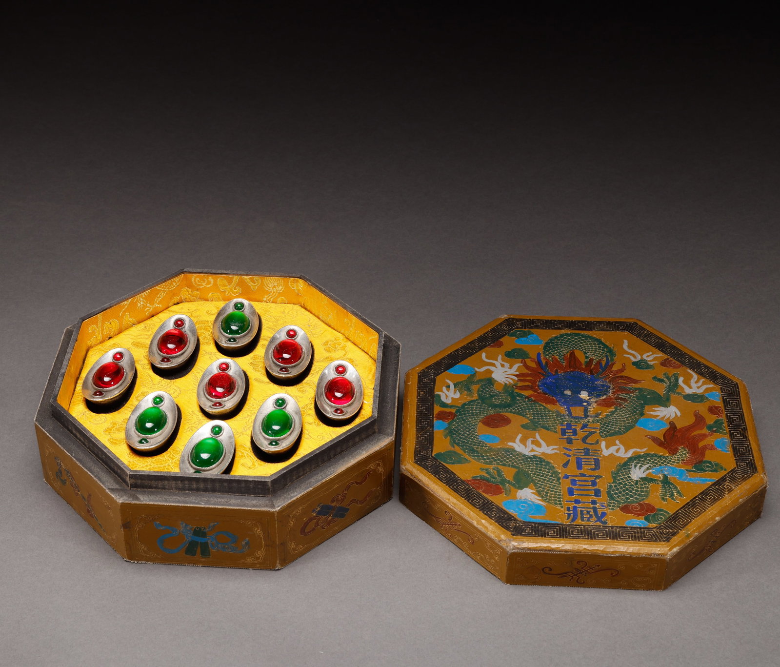 A box of Qing Dynasty ingots: Height: 2.5cm, width: 5.5cm, weight: 661g