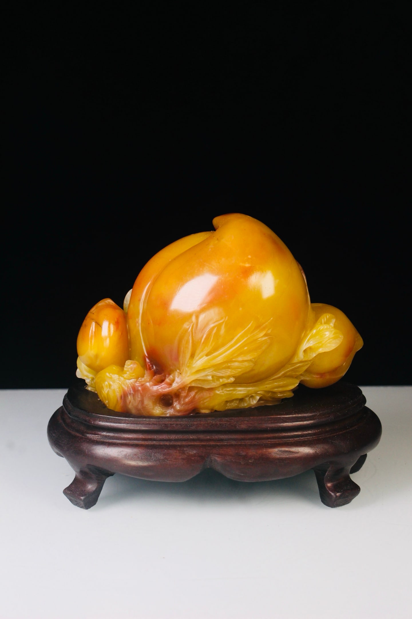 Qing Dynasty Shoushan Tian Huangshi Shoutao: Height: 11cm, Width: 7.6cm, Weight: 424g