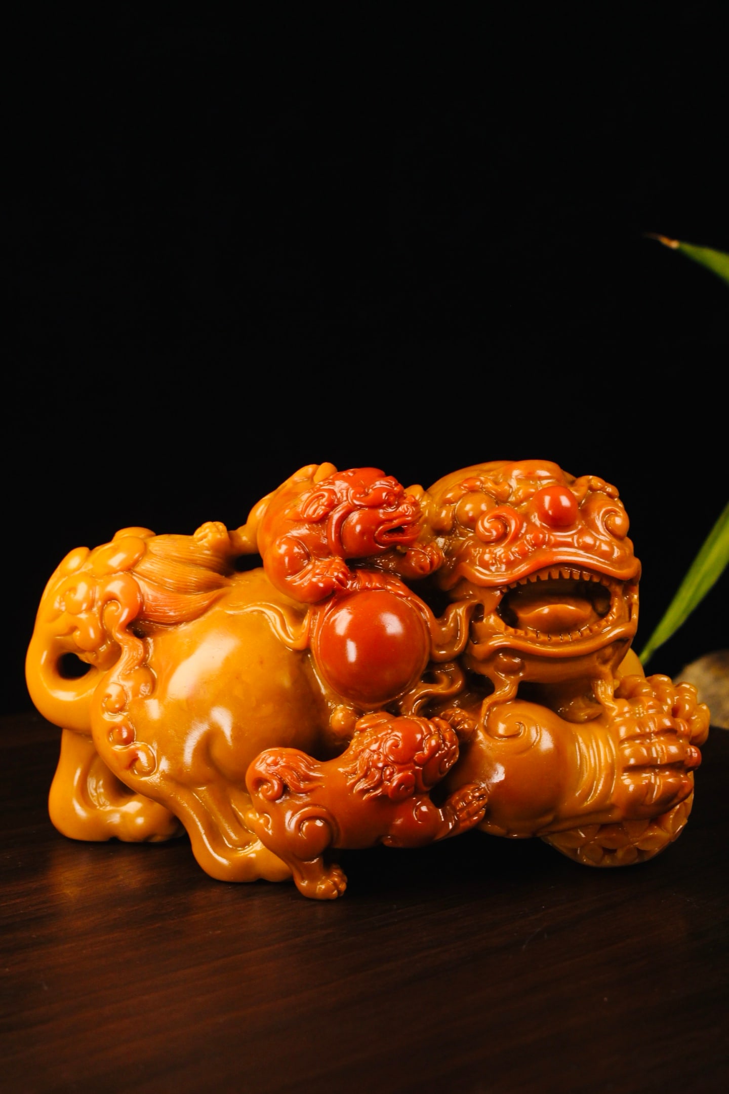 Qing Dynasty Shoushan Stone Lion Playing with Pearl: Height: 14.6cm, Width: 9cm, Weight: 895g