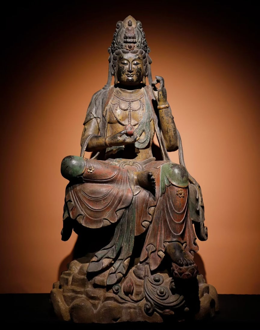 Before the Ming Dynasty, the painted statue of Guanyin was made of bluestone: Height: 116cm, Width: 62cm,