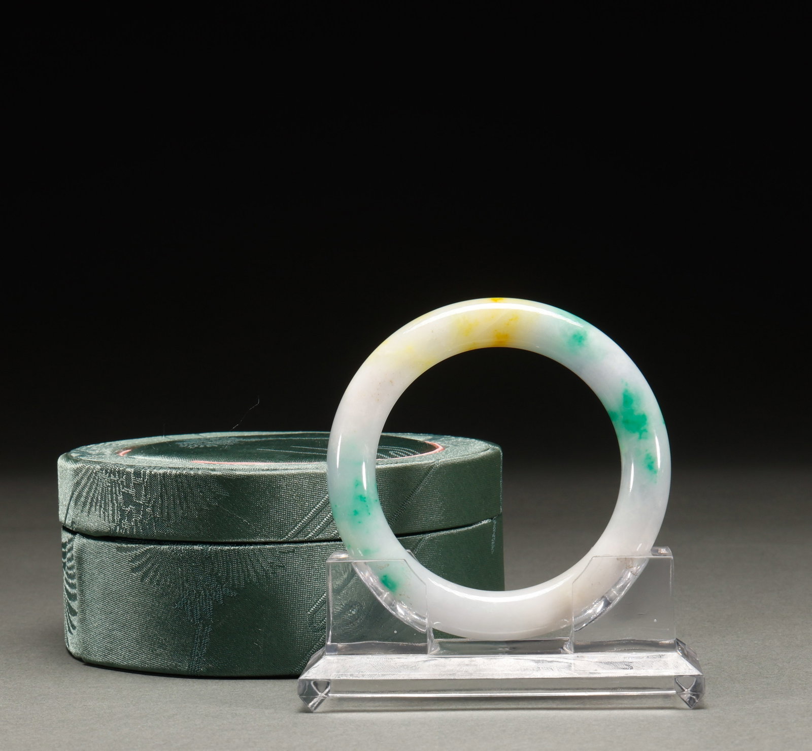 Qing Dynasty Jade Bracelet: Inner diameter: 5.8cm, weight: 77g