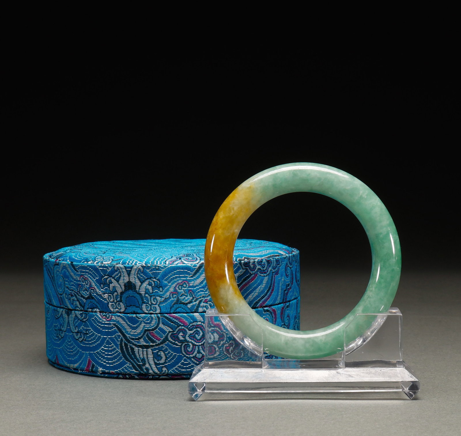 Qing Dynasty Jade Bracelet: Inner diameter: 5.8cm, weight: 89g
