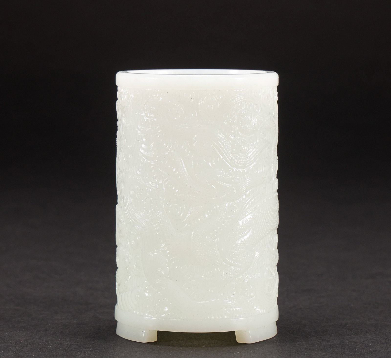 Qing Dynasty Hetian Yulong Cloud Pattern Pen Holder: Height: 5.3cm, Width: 8.5cm, Weight: 189g