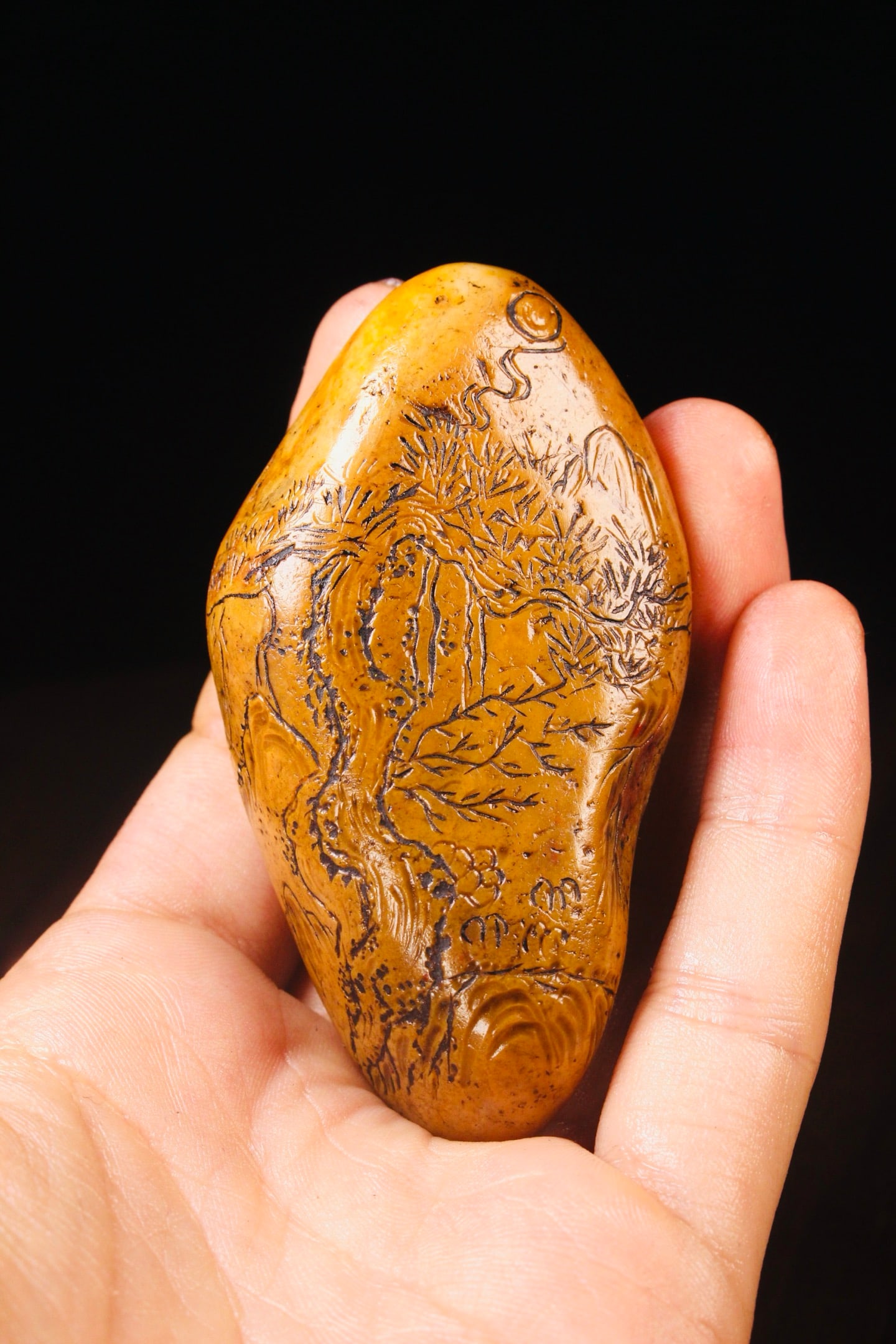 Qing Dynasty Shoushan Stone Mountain View: Height: 7.8cm, Width: 4.3cm, Weight: 114g