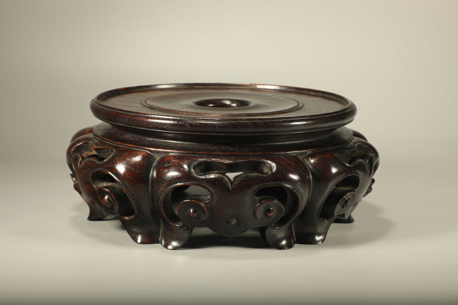 Qing Dynasty Purple Sandalwood Carving Ruyi Pattern Seat: Height: 10cm, Width: 25cm,