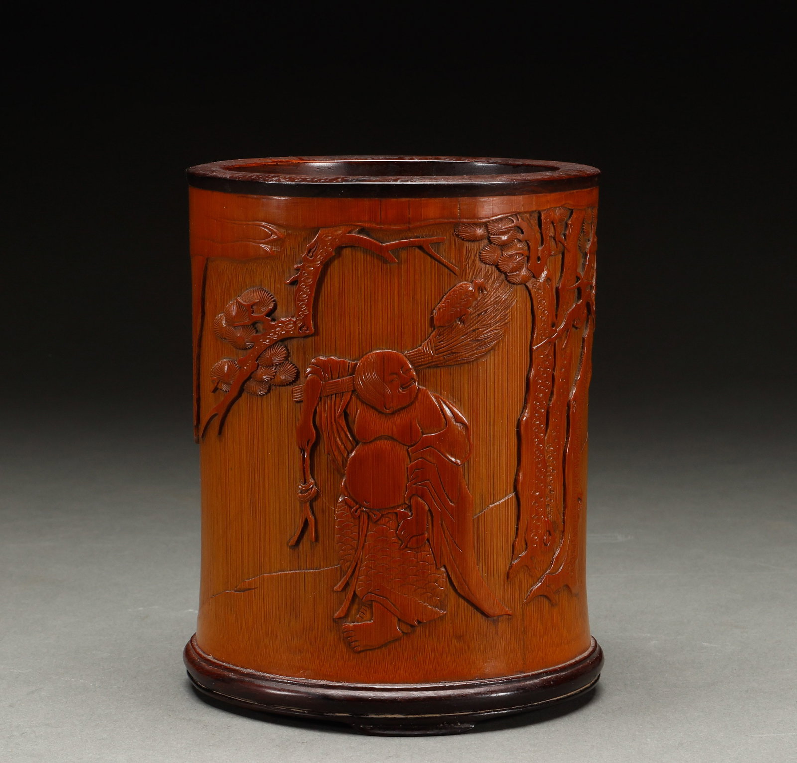 Qing Dynasty bamboo carving character pen holder: Height: 15cm, Width: 11.5cm, Weight: 531g