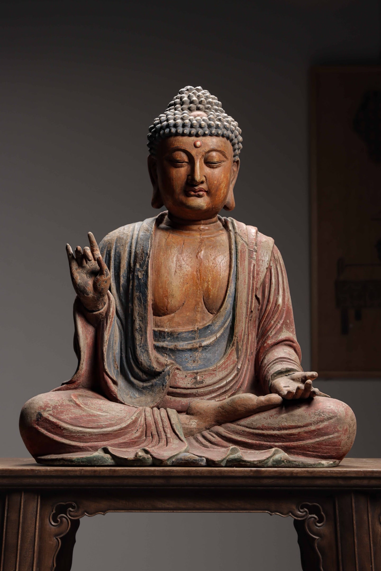 Before the Ming Dynasty, there were wooden carvings and painted statues of Shakyamuni Buddha sitting (1 of 10)