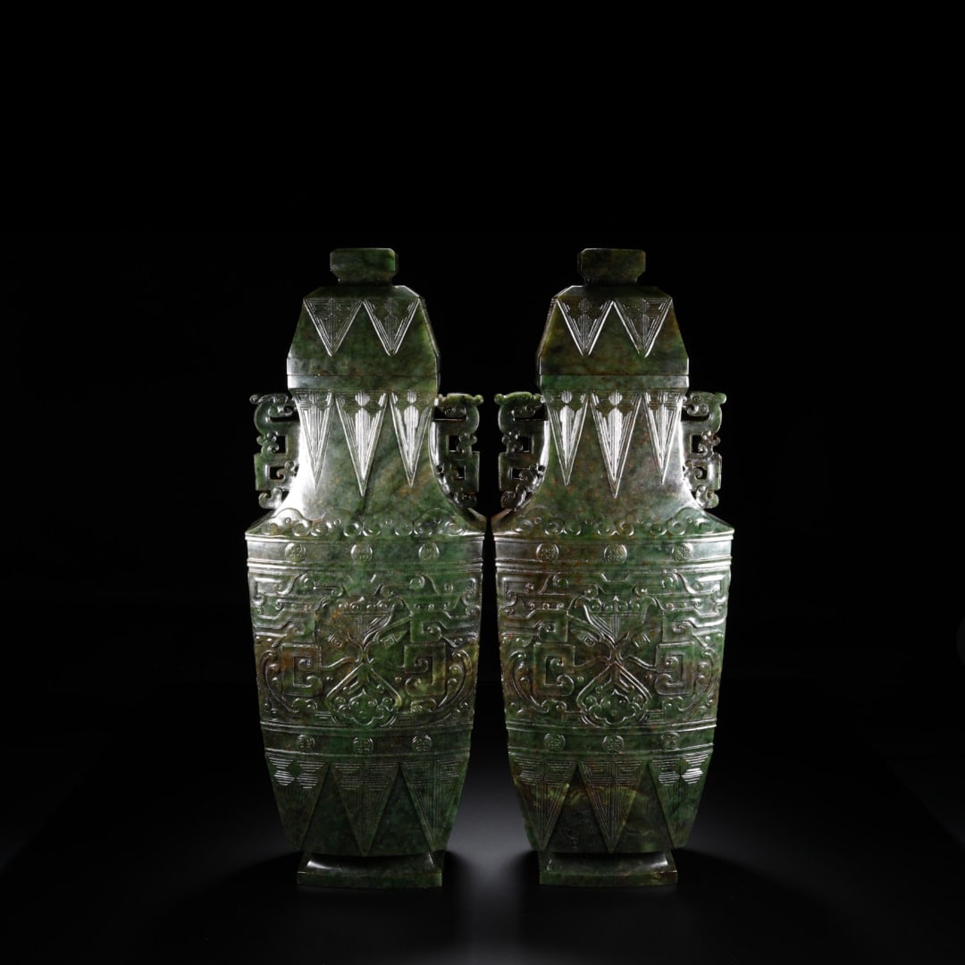 A pair of Qing Dynasty jade carved animal face pattern double ear cap bottles (1 of 9)