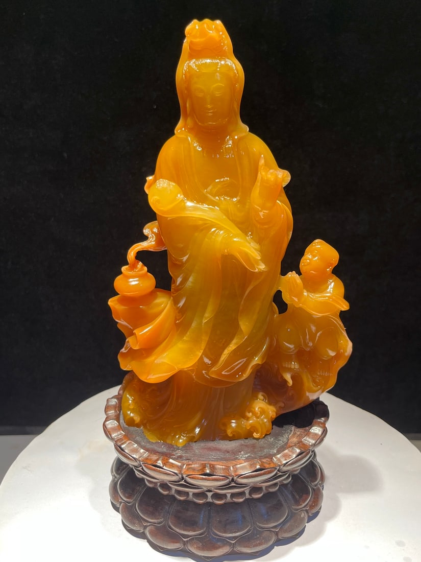 Qing Dynasty Jintian Huangguanyin Gift Ornament: Jintianhuang Guanyin presenting child ornament, warm stone, round carved standing Guanyin, holding ruyi scepter, Sudhana boy standing beside, fluent robe lines, serene face, with lotus stand. Dimensio
