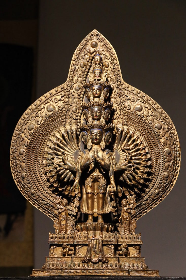 Bronze gilded statue of Guanyin with a thousand hands and eyes from the Qing Dynasty (1 of 9)