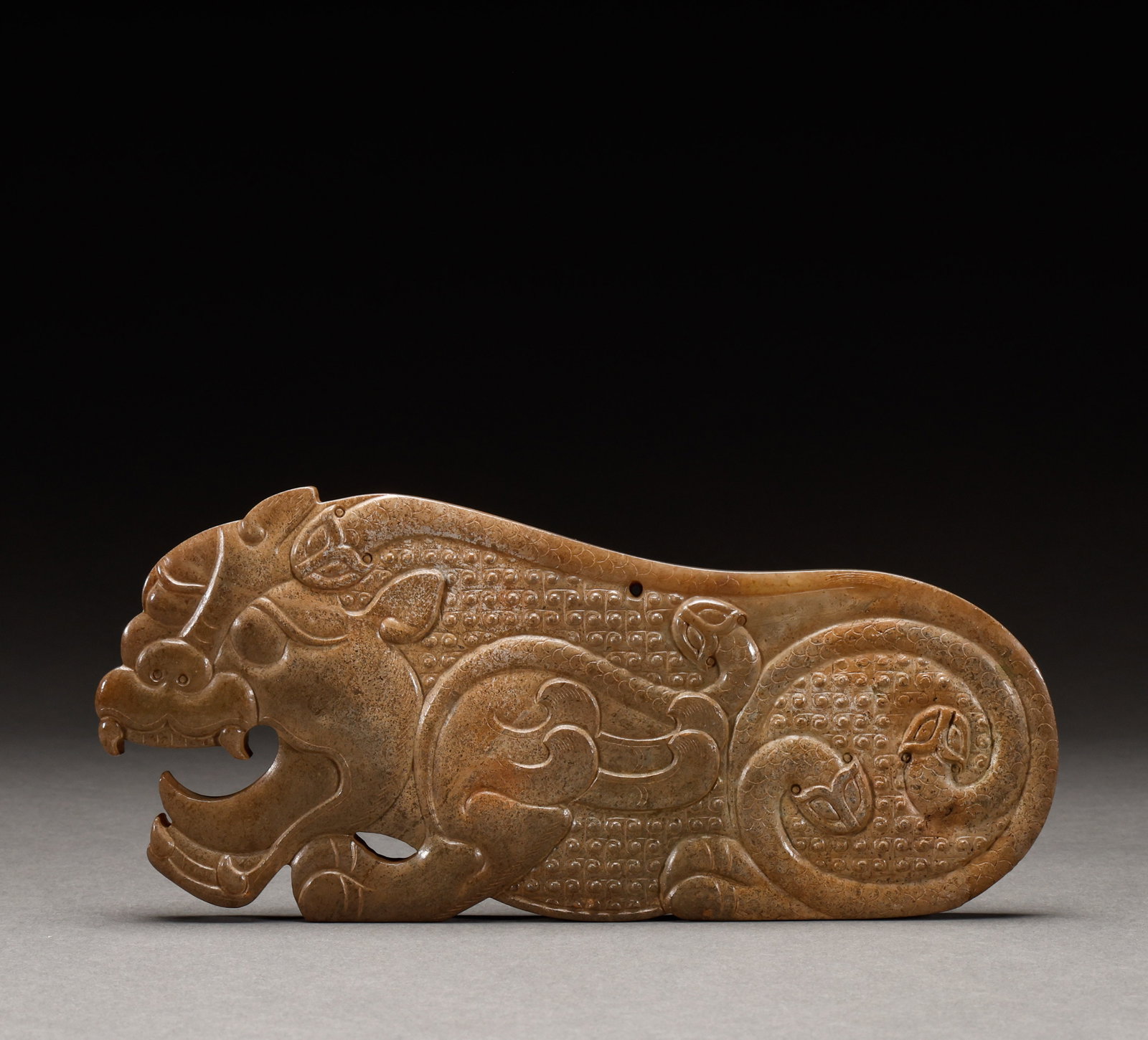 Before the Ming Dynasty, Hotan Jade was worn in the shape of a tiger (1 of 7)