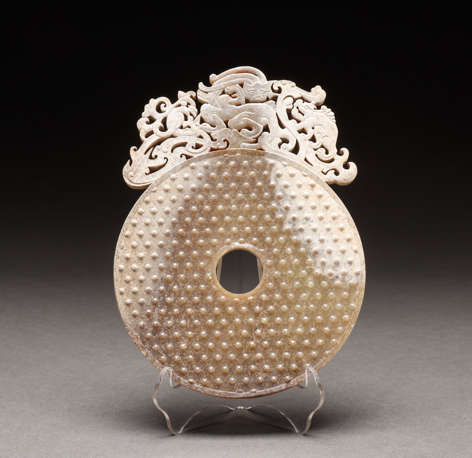 Before the Ming Dynasty, Hotan Jade was carved out of the valley: Weathered jade openwork grain-pattern bi disc, weathered jade, disc body fully decorated with grain pattern, openwork double dragon pattern at top extension, exquisite craftsmanship. Height: 19cm, Wid