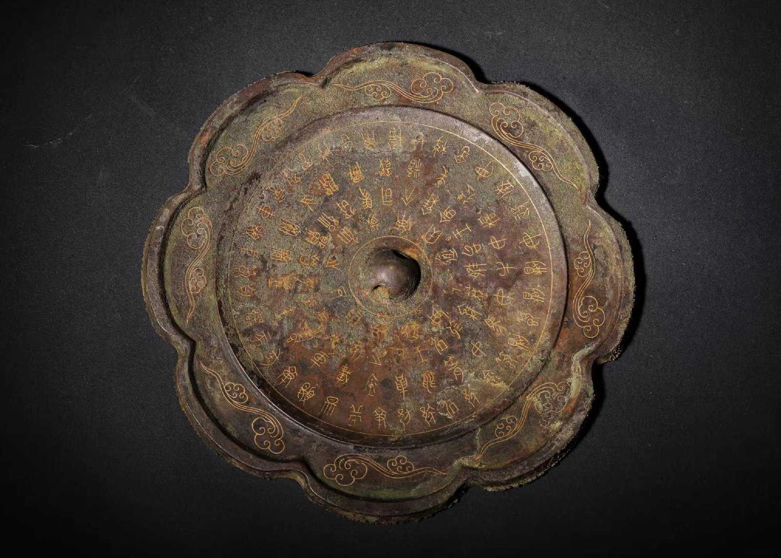 Before the Ming Dynasty, there were bronze and gold inscriptions on flower mouth mirrors (1 of 8)