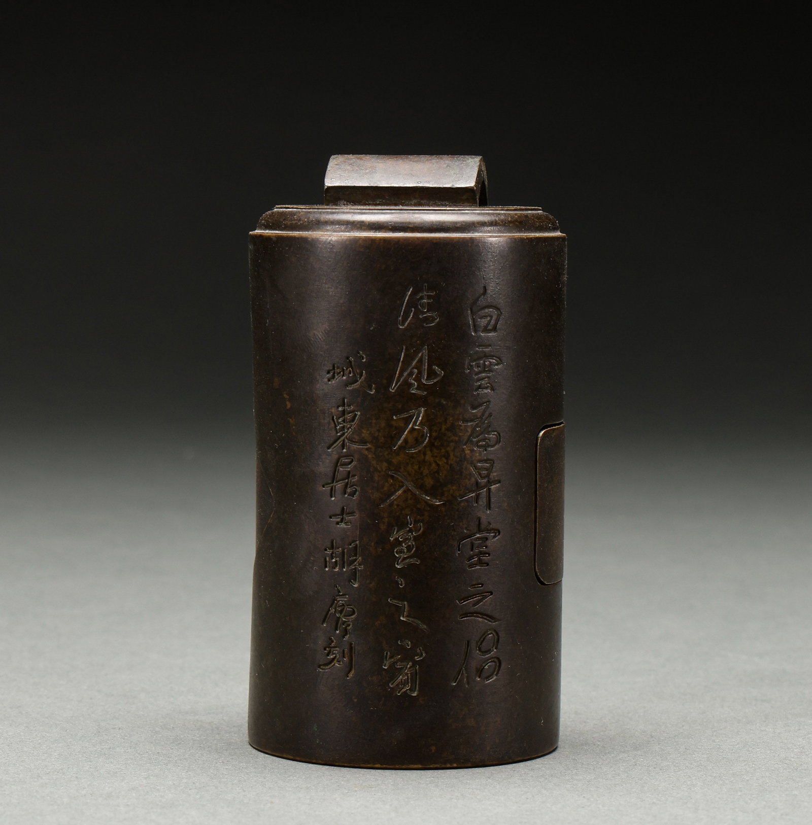 Qing Dynasty Copper Seal Set: Qing Dynasty copper seal set. The copper is of excellent quality, with exquisite casting technology, dignified shape, natural patina, height of 9.5 centimeters, width of 5 centimeters, and weight of 1