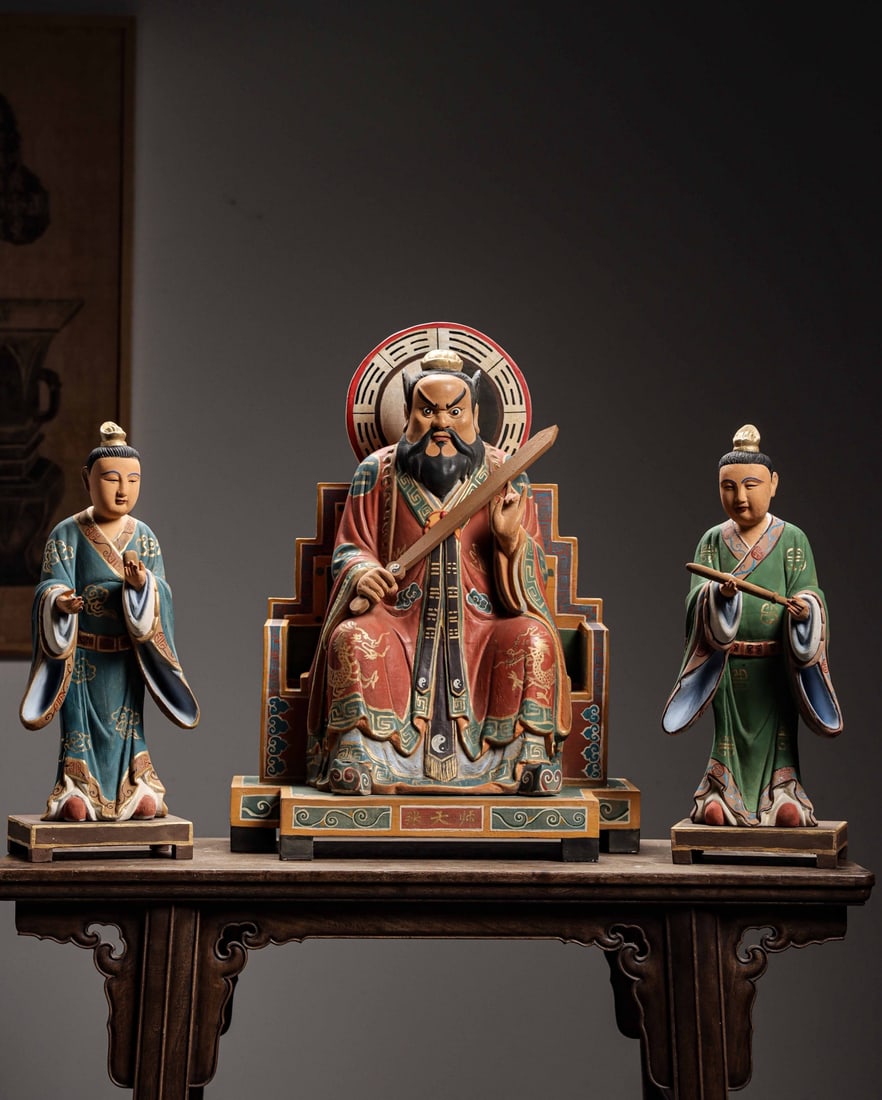 Wooden carving and painted portrait of Zhang Tianshi in the Qing Dynasty, accompanied by a pair of (1 of 10)