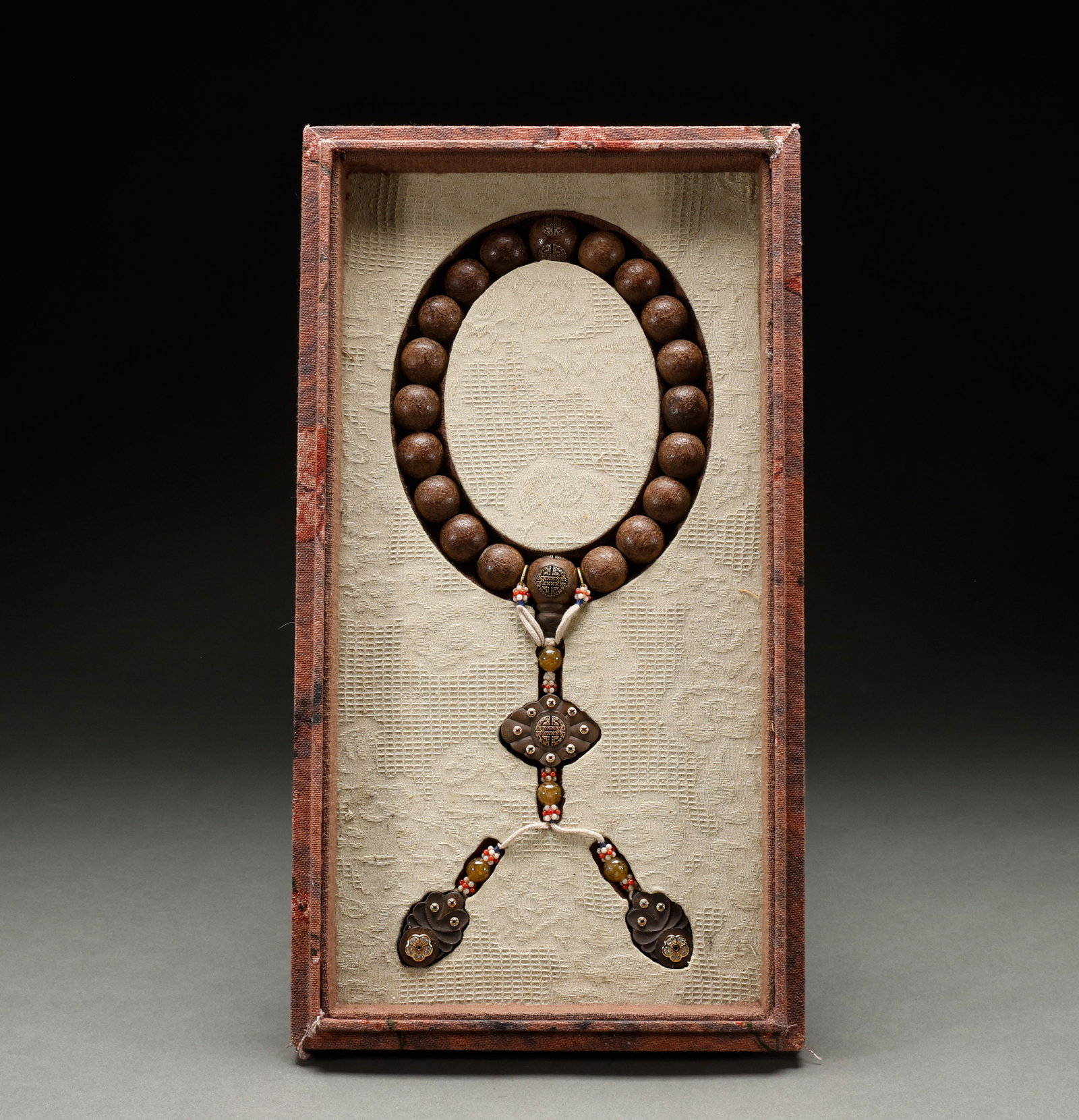 Qing Dynasty Agarwood 18 Sons Handheld: Qing Dynasty agarwood 18-bead prayer beads, superior agarwood, rich oil, elegant and lasting fragrance, fine workmanship. Diameter: 2.2cm, Weight: 159g. A fine example of incense way collection.