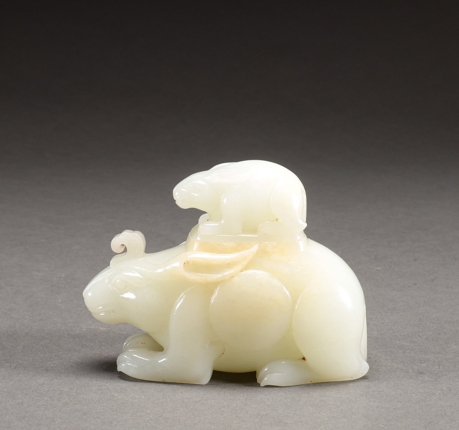 Hotan Jade Rabbit shaped Jar in Qing Dynasty (1 of 7)