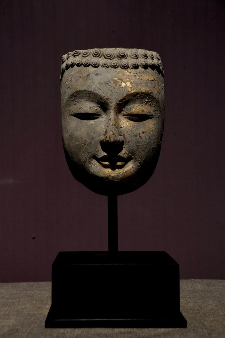 Before the Ming Dynasty, a stone carved lacquered golden Buddha head was carved (1 of 7)